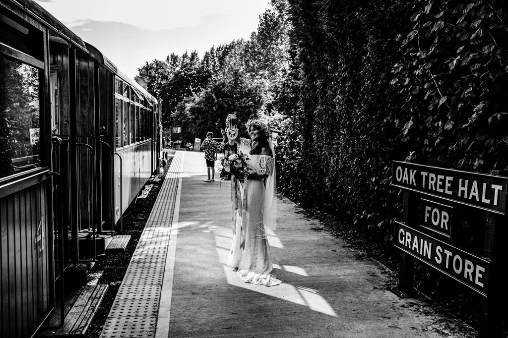 statfold-barn-railway-wedding-photographer-00167.jpg
