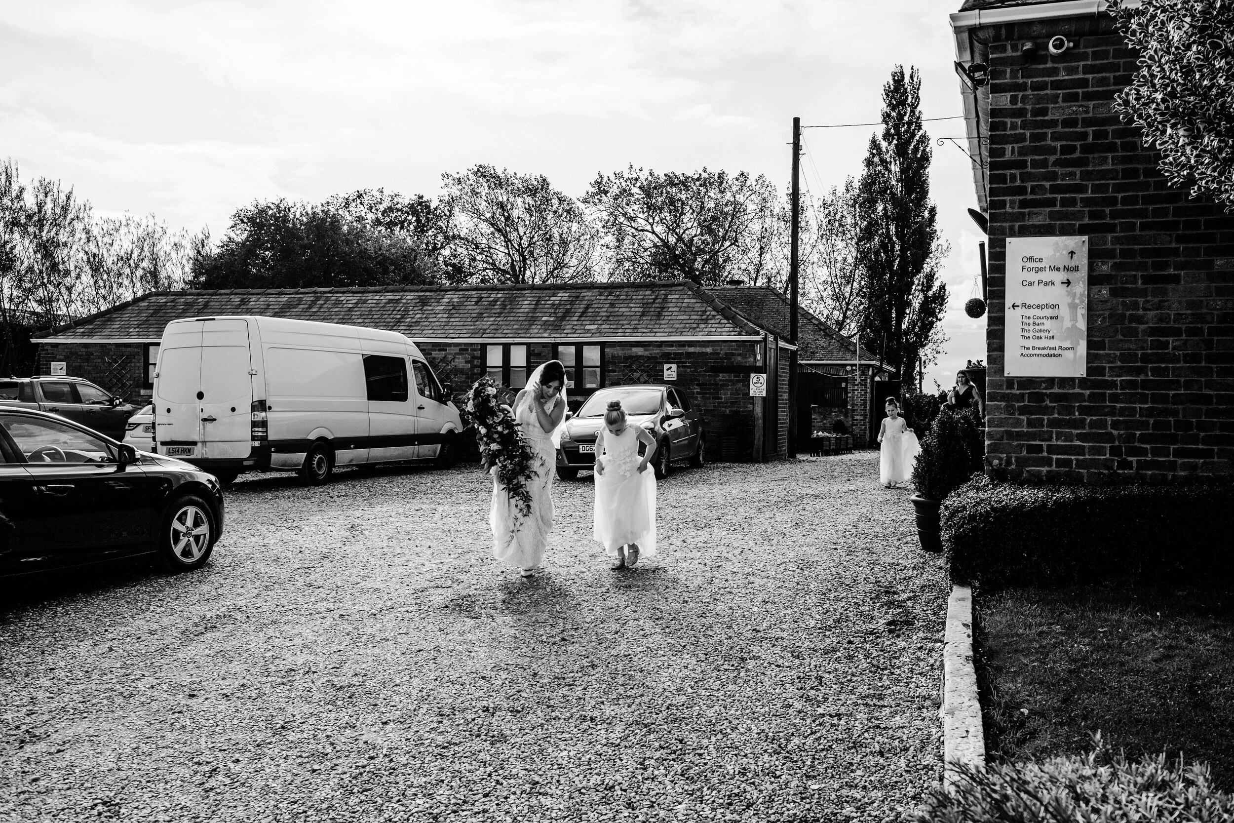 Swanncar-farm-wedding-00232.jpg