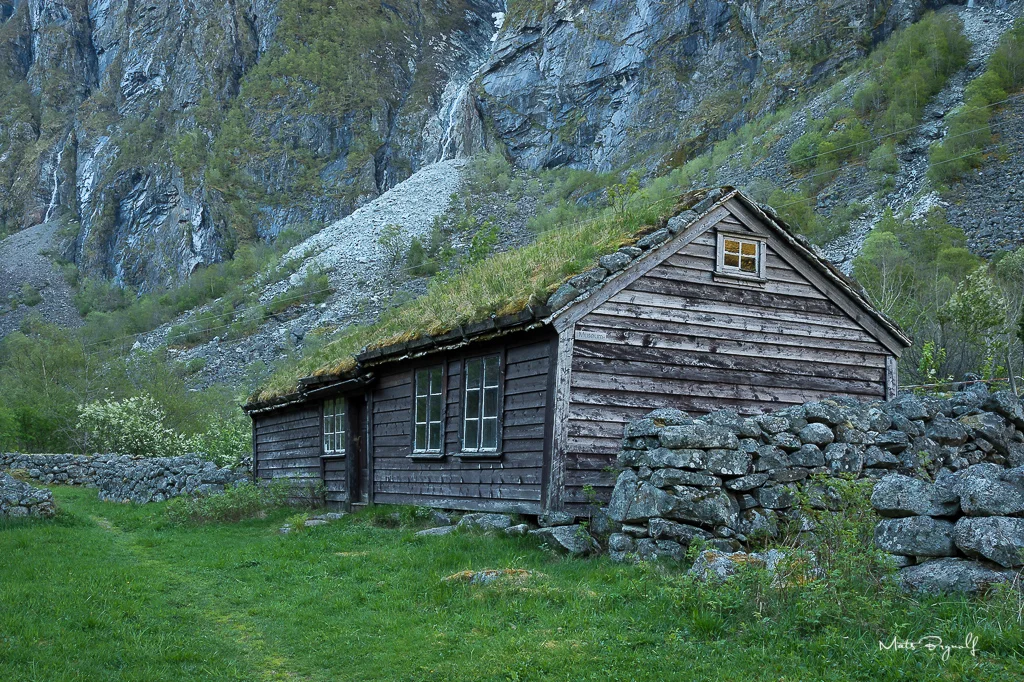 Day 3. The challenge when driving through Hardangervidda is that you want to stop everywhere, the scenary is just stunning. I drove from Røldal to Eidfjord and did a small detour to Sundal. This old house was taken when driving up to Vøringfossen