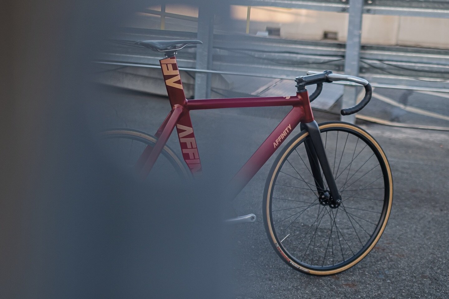 👀🫶 Crimson Khaki 💎🏁

Pre order runs until 12/31!

#affinitycycles #kissena #aero #track #racedaythrills #restdaychills