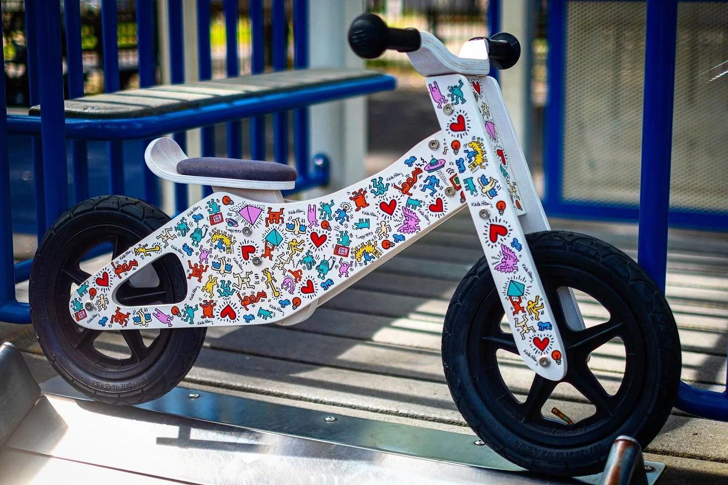 Lil Champs first ride, the Affinity x Keith Haring balance bike. A collection inspired by the famed pop art icon Keith Haring.

Buy now on our website, link in bio.

Co designed by @franklinandemily

The full line up can also be found in premium bike
