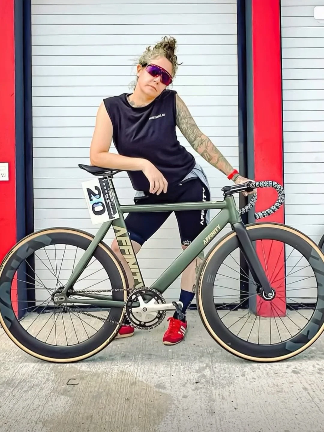 💫 @langola 💫 🚲 @latamfixedcritchamps 🫶 

📸 @rocamosa_85 🔥

#affinitycycles #kissena #stripes #teamworkmakesthedreamwork #besties #whatsyouraffinity #trackbike #wattsup #cdmx