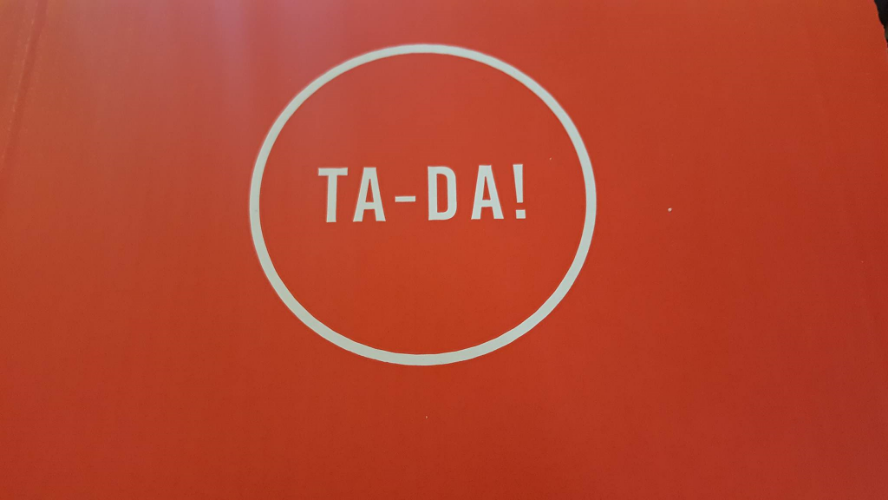 TA-DA! A small little surprise on the inside of the box. I like how its randomness fits my random personality. 