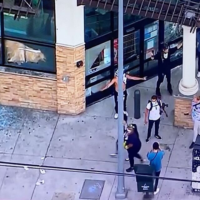 An angle tonight that continues to develop...it appears like @elexmichaelson said, the community is trying to take the streets back. LOOK at how looters attempt to bust into a #Walgreens store in #Hollywood before peaceful protestors quickly put a st
