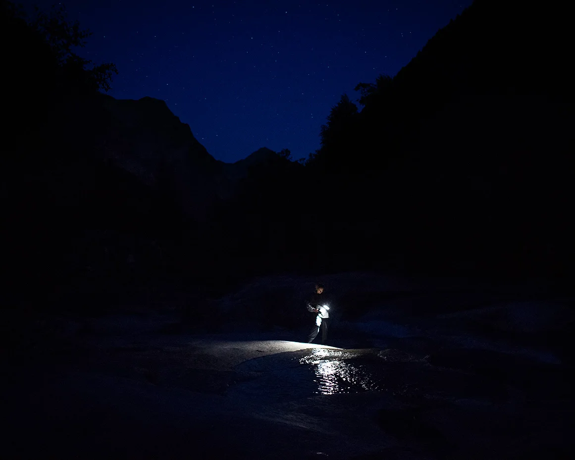 Maya Rochat (Switzerland) exploring rocks and rivers (photo Alfio Tommasini)
