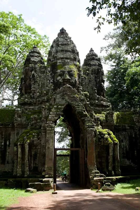 cambodiatemplesblog03.jpg