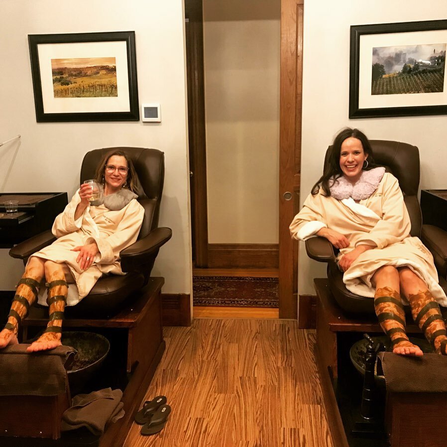 #7 on my 40 things- before I turn -40 list: SPA date with my lovely friend @mistylindz tonight. Ahhhhh..... seaweed wraps, pedicures, and lots of gabbing. 💛💛