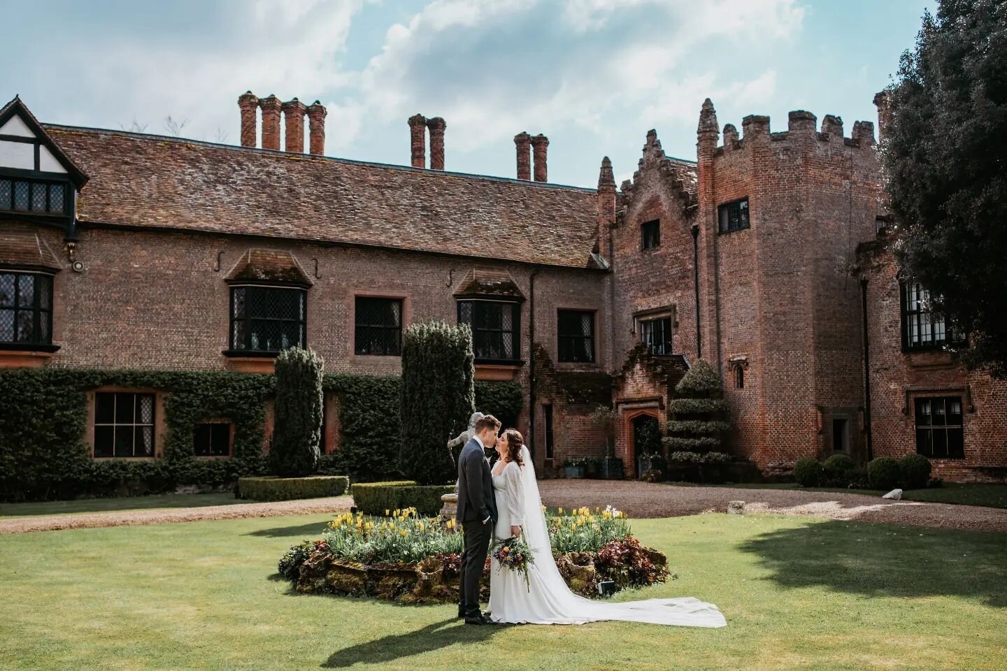 Let's talk about how special yesterday was The utterly gorgeous Jessica &amp; Jack tied the knot at the stunning @cheniesmanorweddingsandevents

Video @jason_lynch_weddings