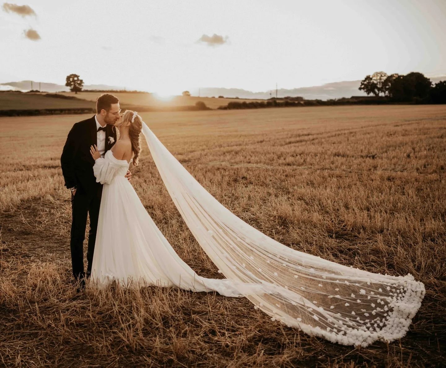 Jenna &amp; Rob did a thing and it was a little bit glorious 

Can we also have a minute for that dress &amp; veil 

Video @jason_lynch_weddings 
Content creation @btsbridal_ 
Band @theburgundys
Dress &amp; Veil @theweddinghq
Flowers @the_lanes_