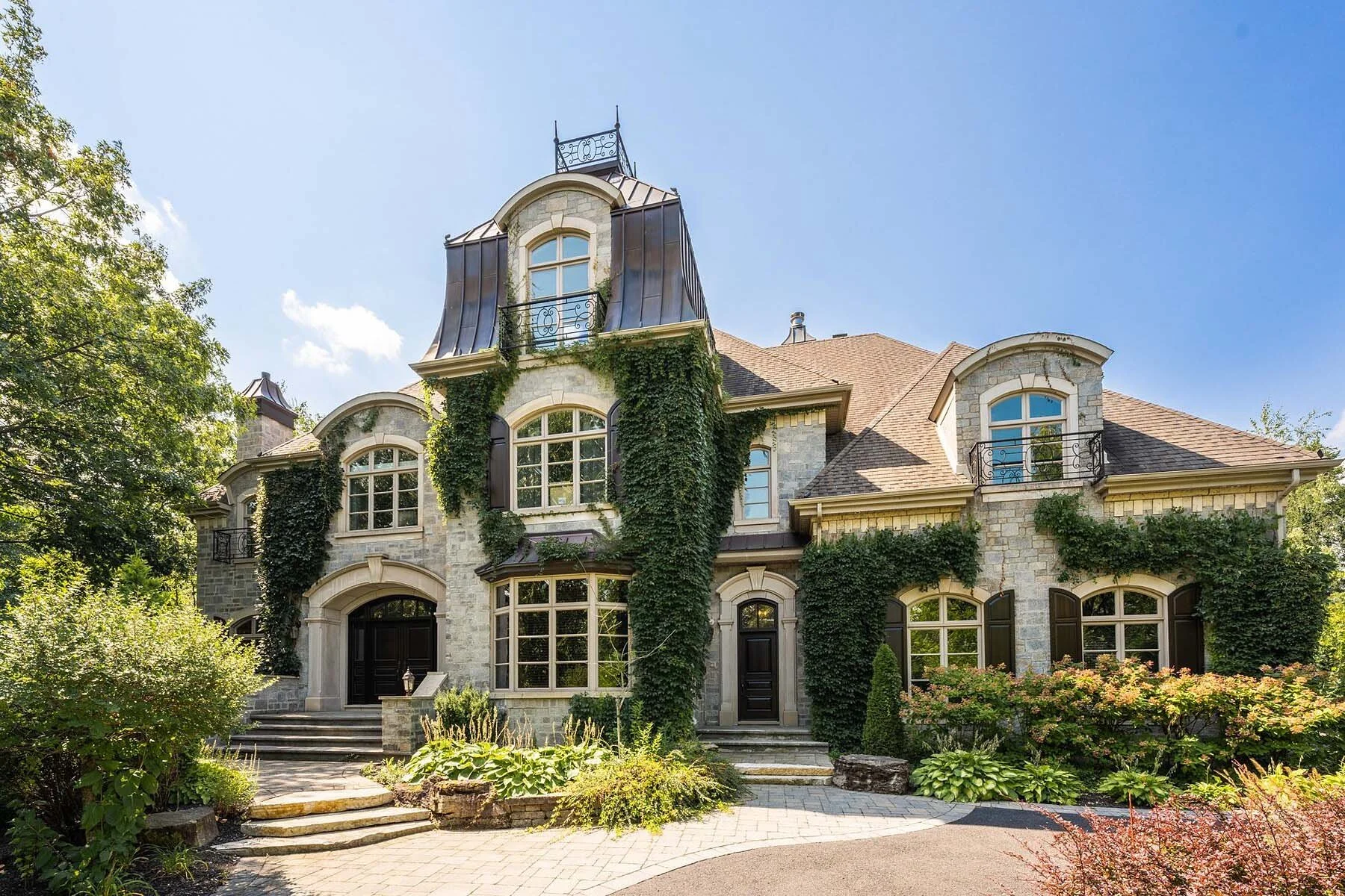 Dream Homes Iconic Estates in Canada’s Wine Country — Vivien Sharon
