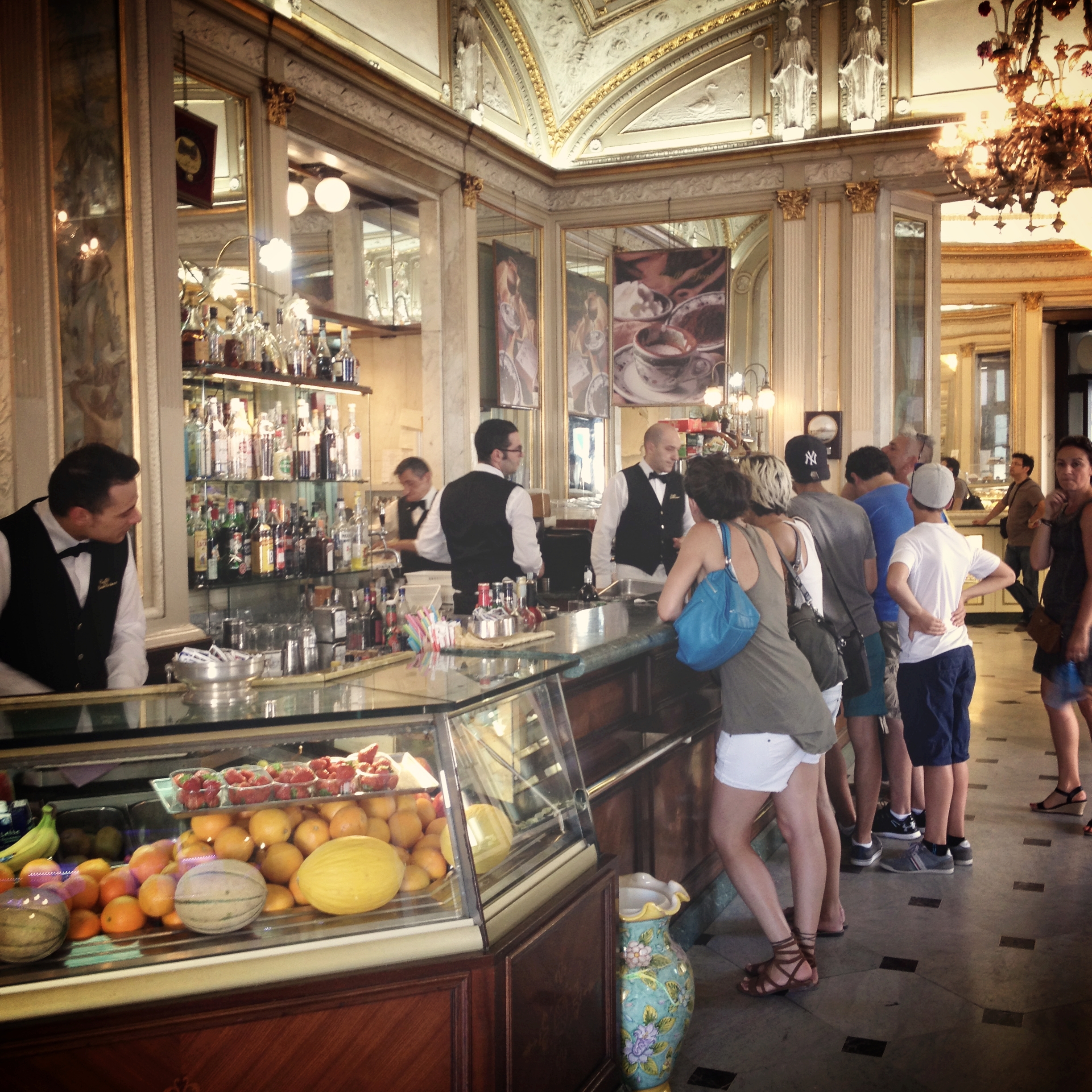 Busy bar at Gambrinus
