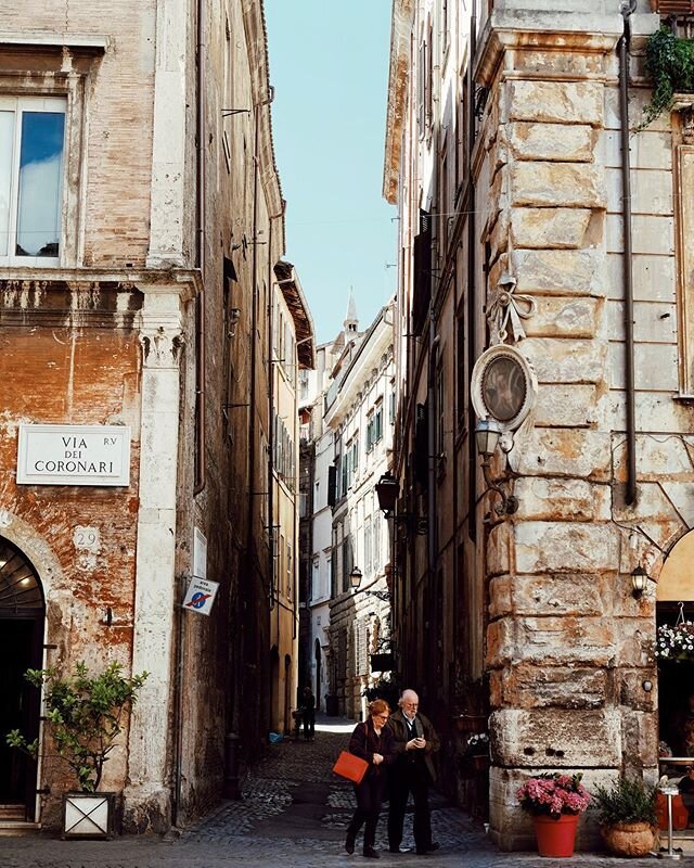 Stroll through one of my favorite streets, Via dei Coronari. Roma, Italia. 
_
.
.
.
.
.
.
.
.
.
_ ⠀#roma #rome #romanity #whatitalyis #browsingitaly #mytinyatlas #suitcasetravels #suitcasemag #heremag #travelgram #vsco #traveldeeper #fujifilmitalia #