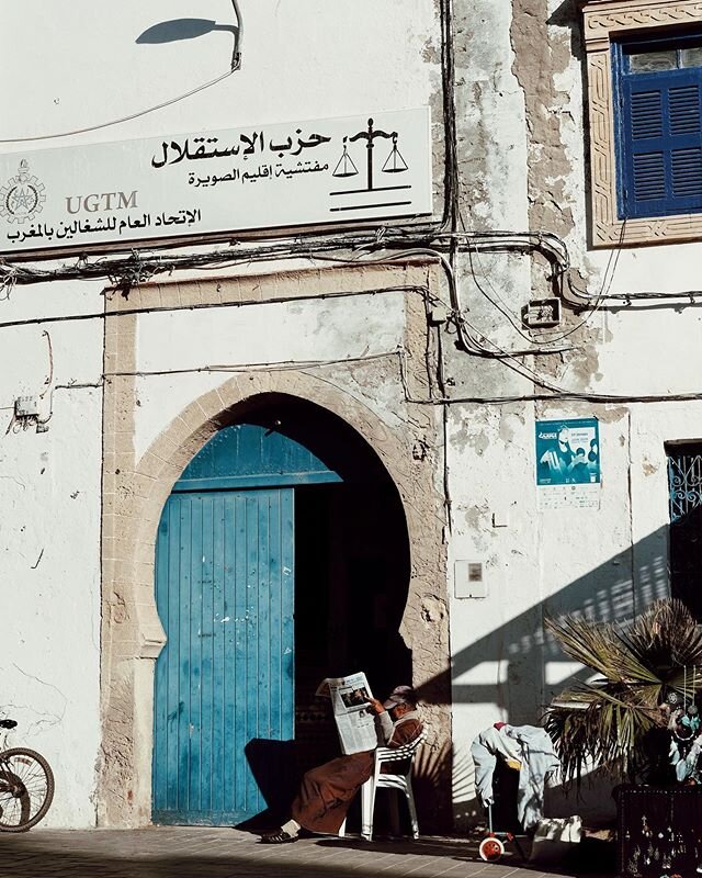 Morning wanders before heading out to surf. Essaouira, Morocco. 
_
.
.
.
.
.
.
.
.
.
.
.
.
.
.
.
_
#essaouira #esaaouiramorocco #morocco  #nytimestravel #heremag #imatraveler #departuresmag #yolojournal #suitcasetravels #heremag #vscox #vscocam #fuji