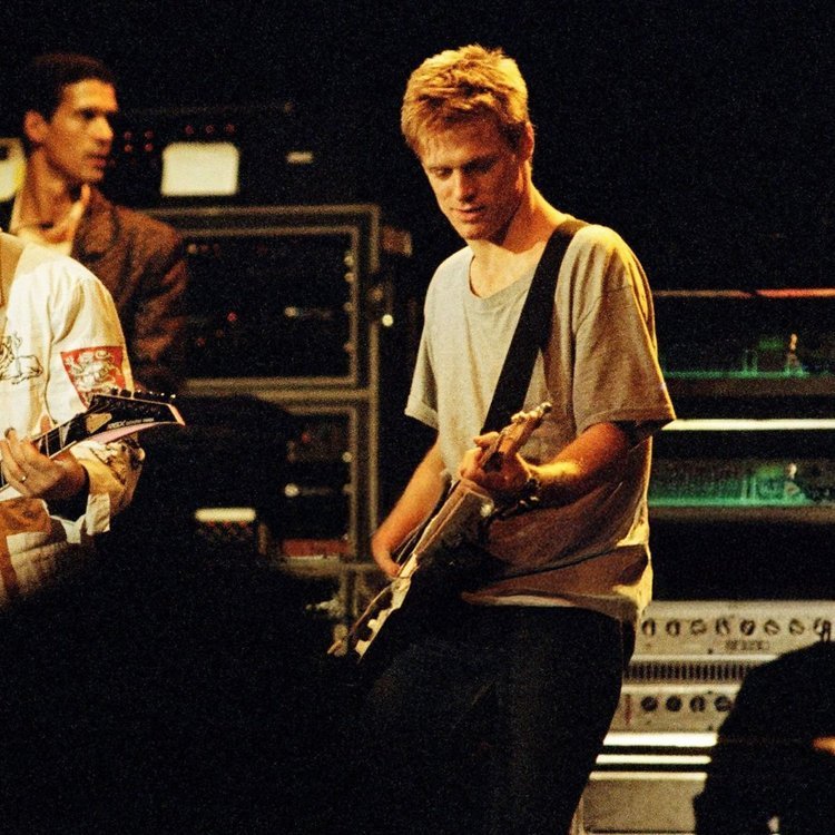 Bryan Adams / Vocals &amp; Guitar
