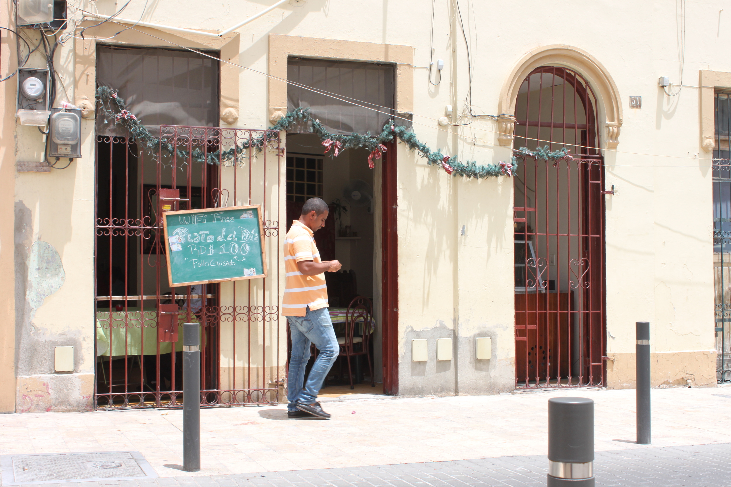 Free wifi in a 6-table cafe in Santo Domingo, Dominican Republic