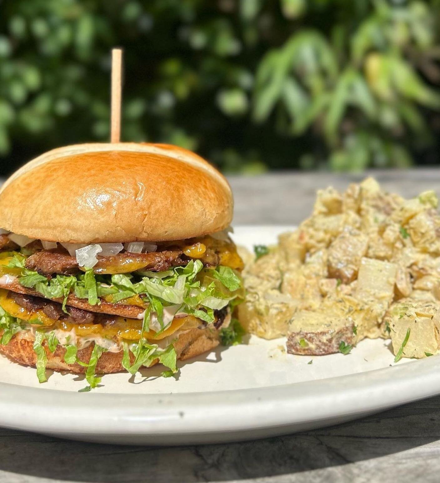 Back by popular demand, the vegan Big Mac 🤩 Its today&rsquo;s special so don&rsquo;t miss out!!

Mac Daddy 🤡🫦🤤
a Sweet Pea vegan rendition of the Big Mac sandwich. 
this double decker delight comes with two seasoned &amp; smashed beyond pattie&rs