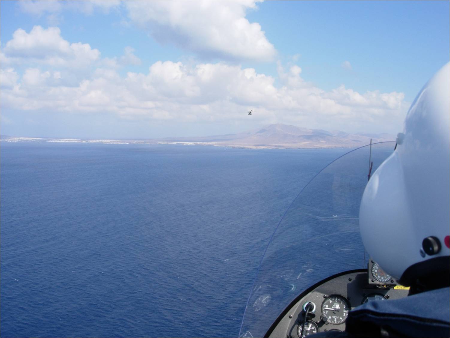 gyrocopter giro dynamics flying over the sea