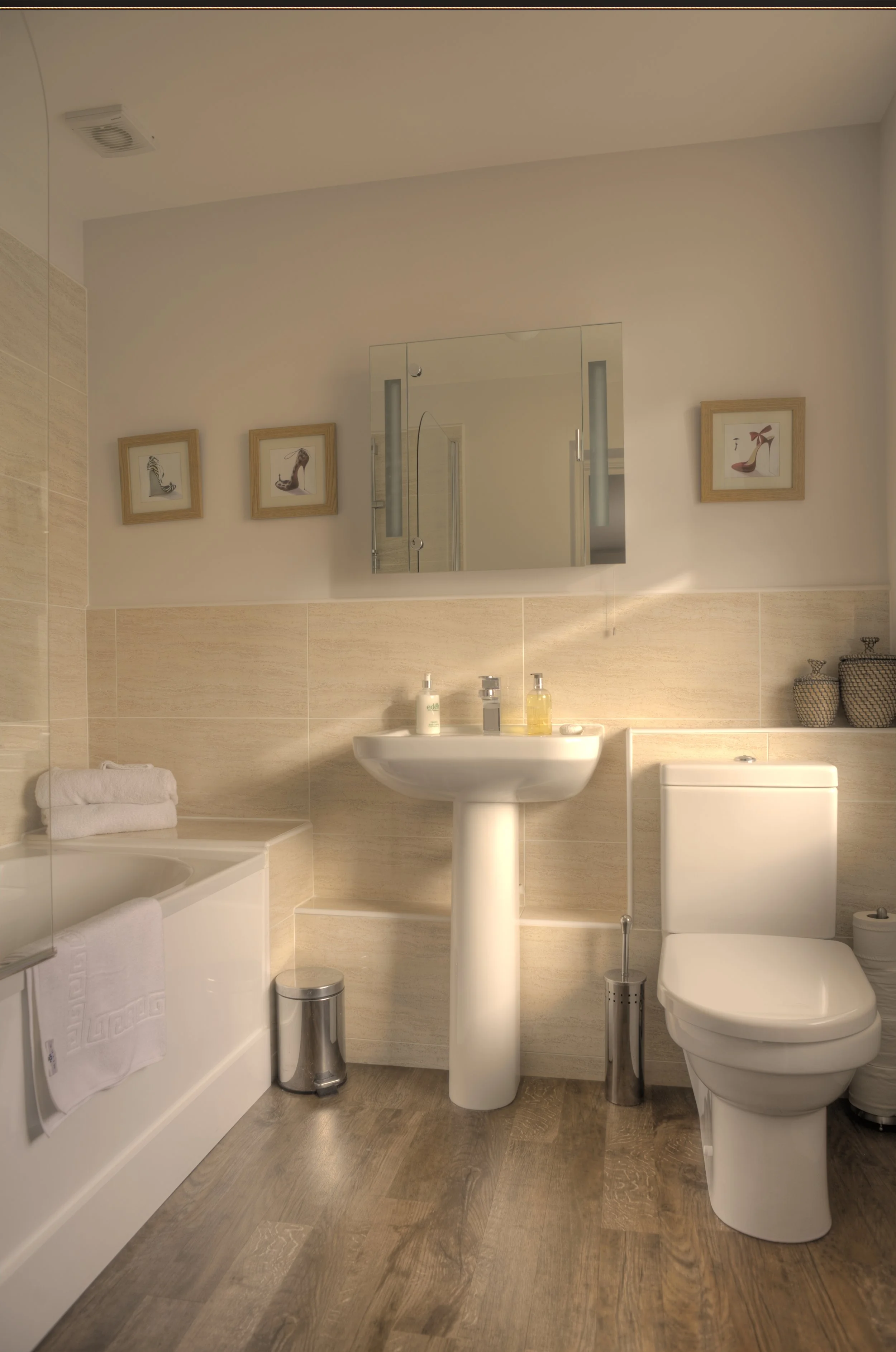 z 2nd Bedroom Suite 2.jpg