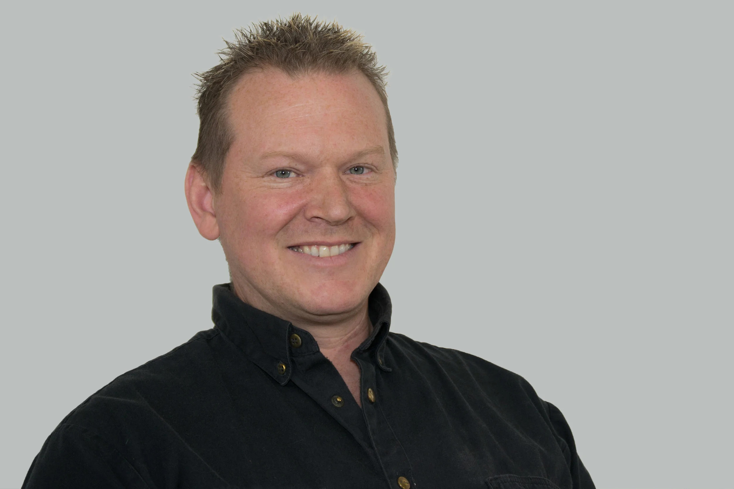 Pascal Carriot Chef und Inhaber, Autolackierer mit Fähigkeitszeugnis Lieblingsfarbe: Orange & Schwarz Hobbies: Motorrad-Touren, Skifahren