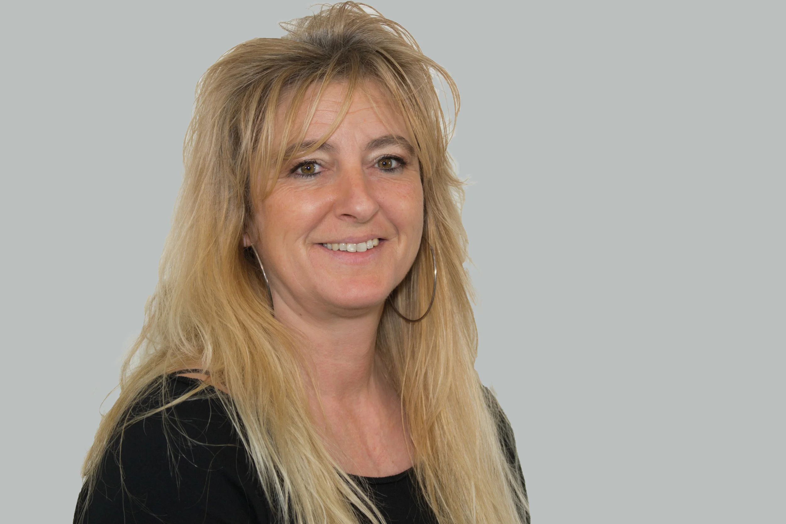 Nadia Carriot Administration, Kundendienst, Annahme Autolackiererin mit Fähigkeitszeugnis Lieblingsfarbe: Orange Hobbies: Reitsport, Motorrad, Skifahren
