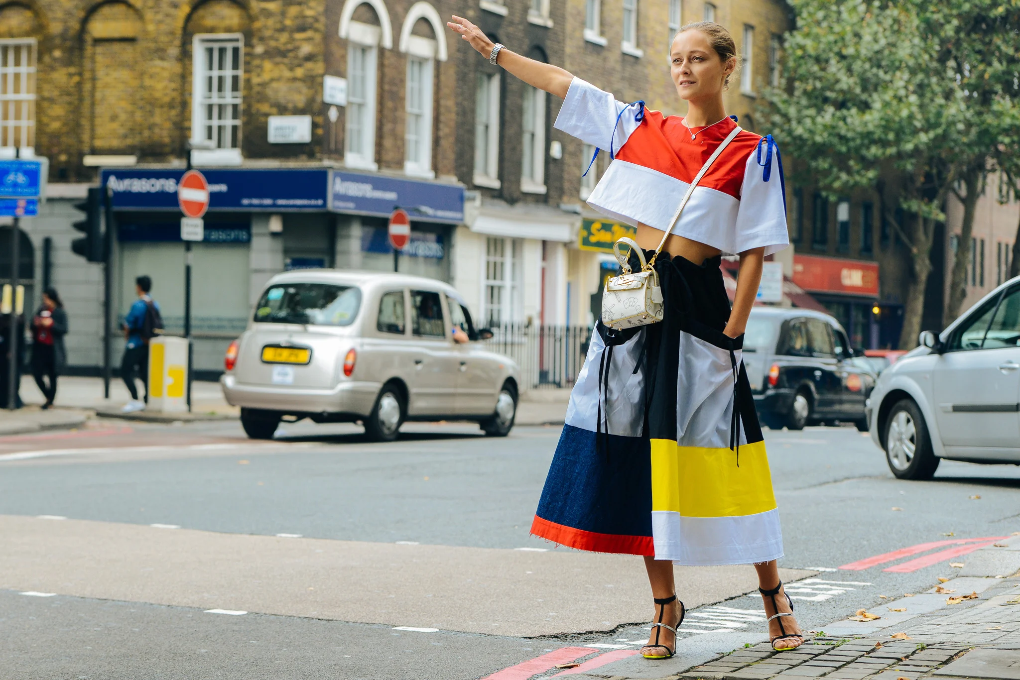 primary-colors-mondrian-inspired-fashion-08.jpg