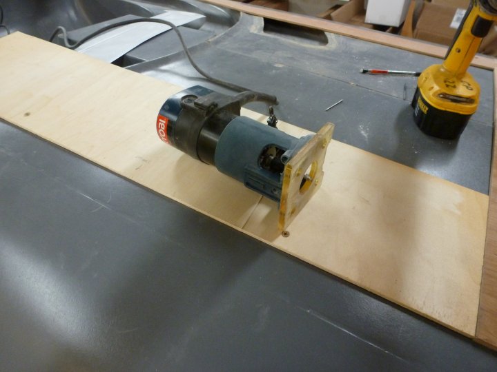   This is a laminate router, for trimming counter top laminate.&nbsp; It's nice for stuff like this since it's small.  