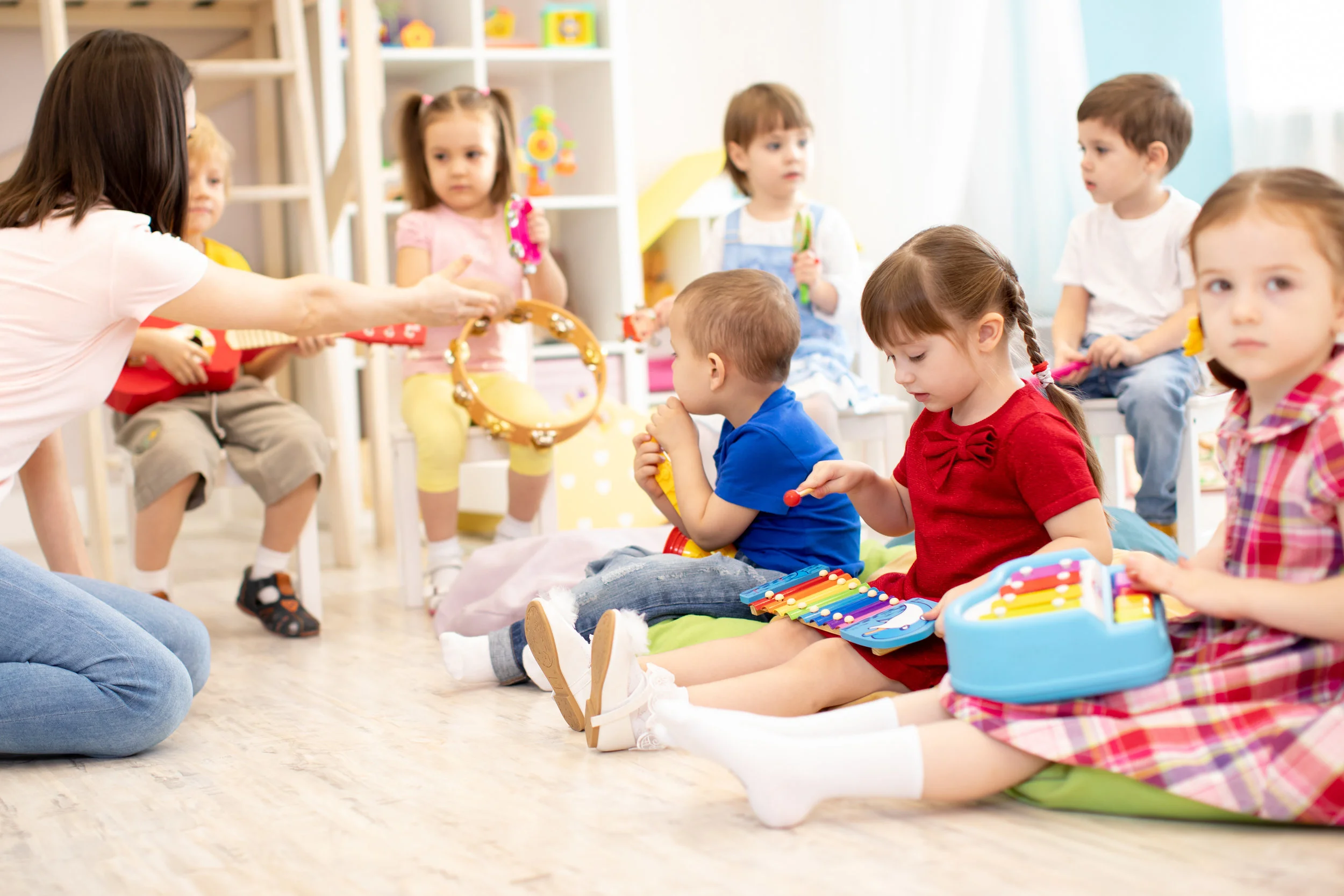 nannypod_creative_ways_beat_heat_summer_music_class.jpeg