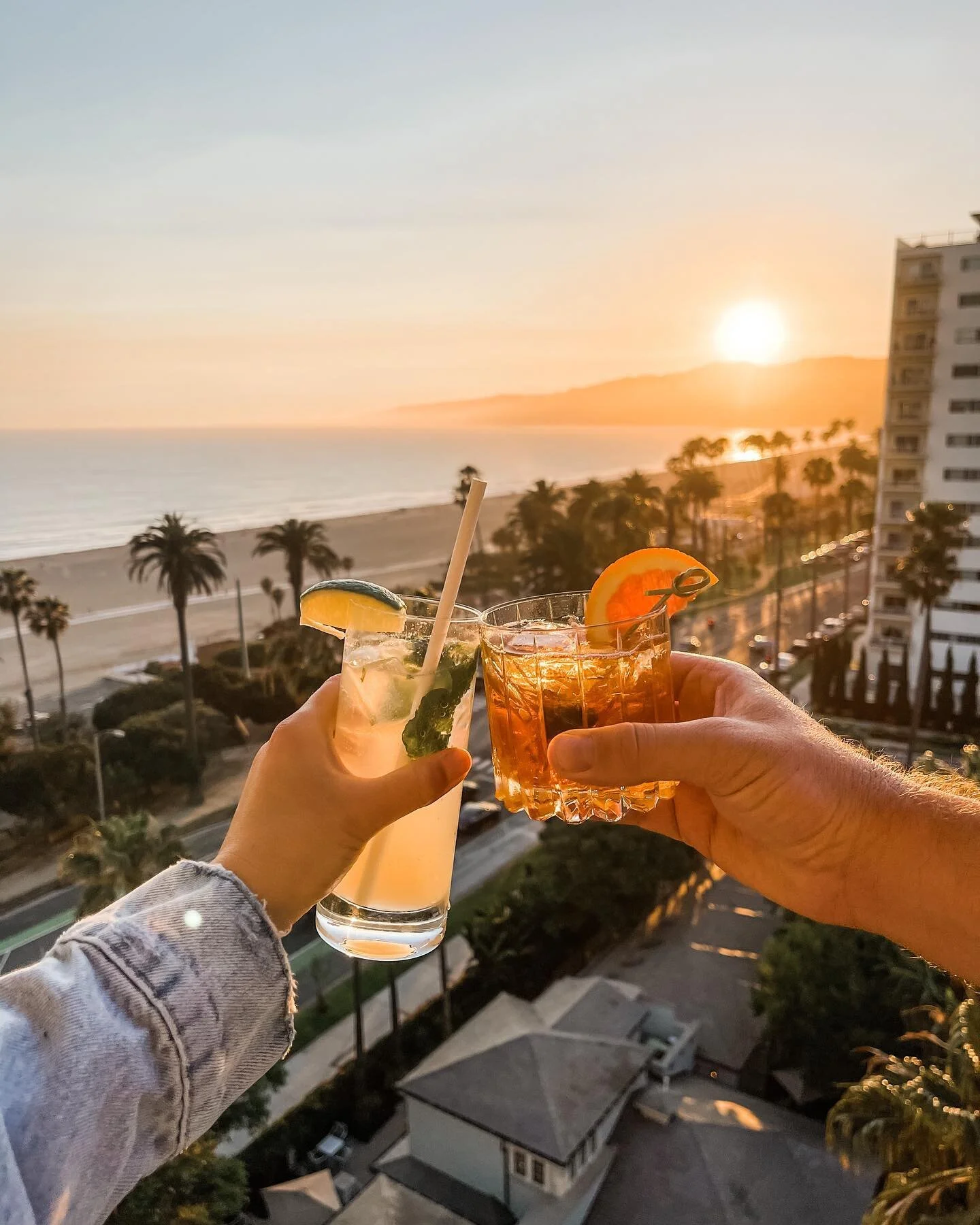 Instagram vs. Reality 🥂🤣 Happy hour with a view at the picturesque @fairmontmiramar. Downside of happy hour with a toddler? It&rsquo;s the opposite of peaceful. Upside? Our cocktails last longer. 😅 Cheers, friends! @seesantamonica #seesantamonica