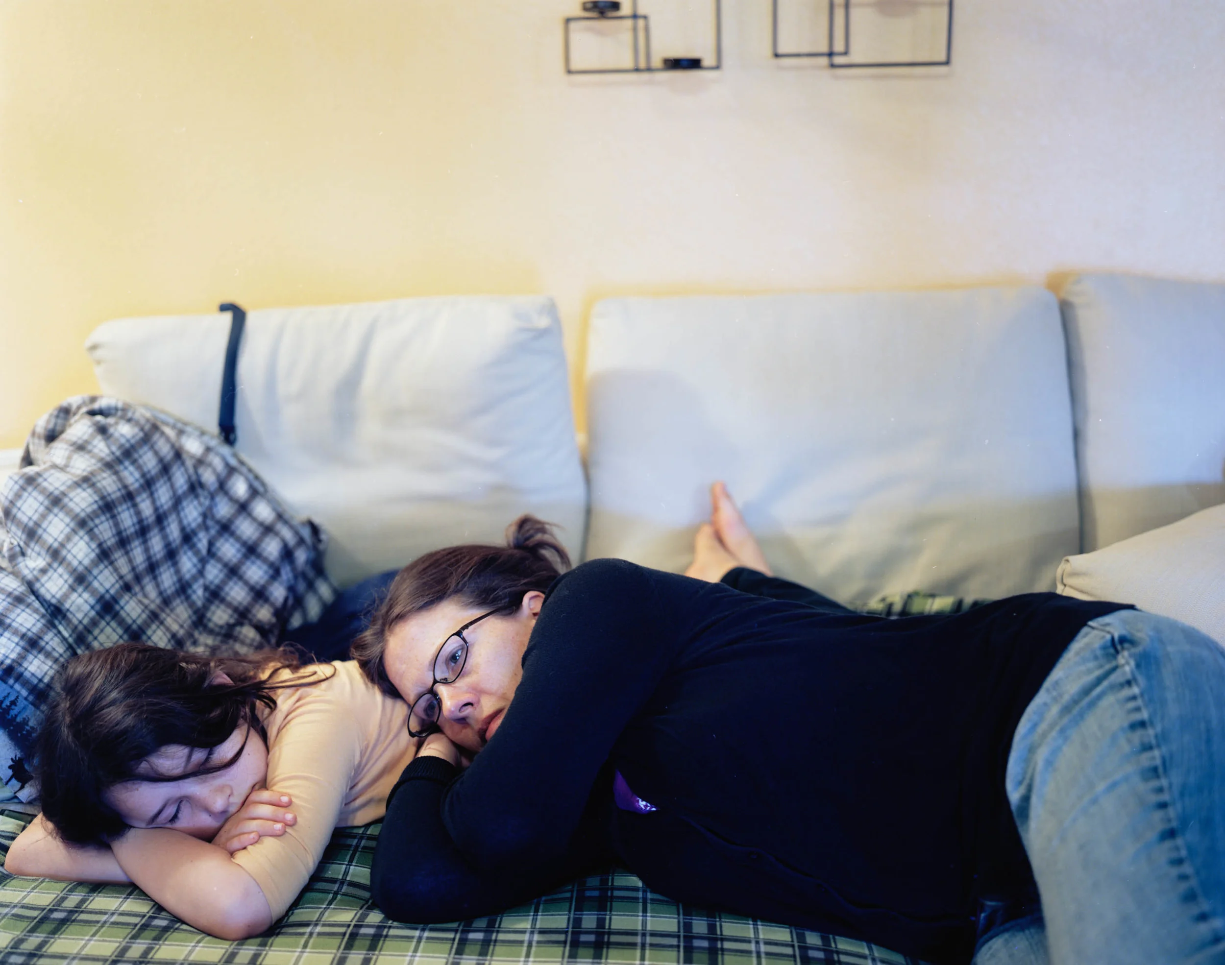 ariandjensnuggle.jpg