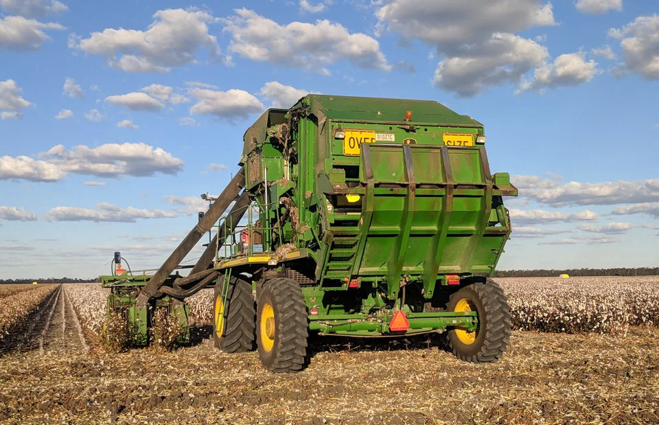John Deere 7760 with 4m axles