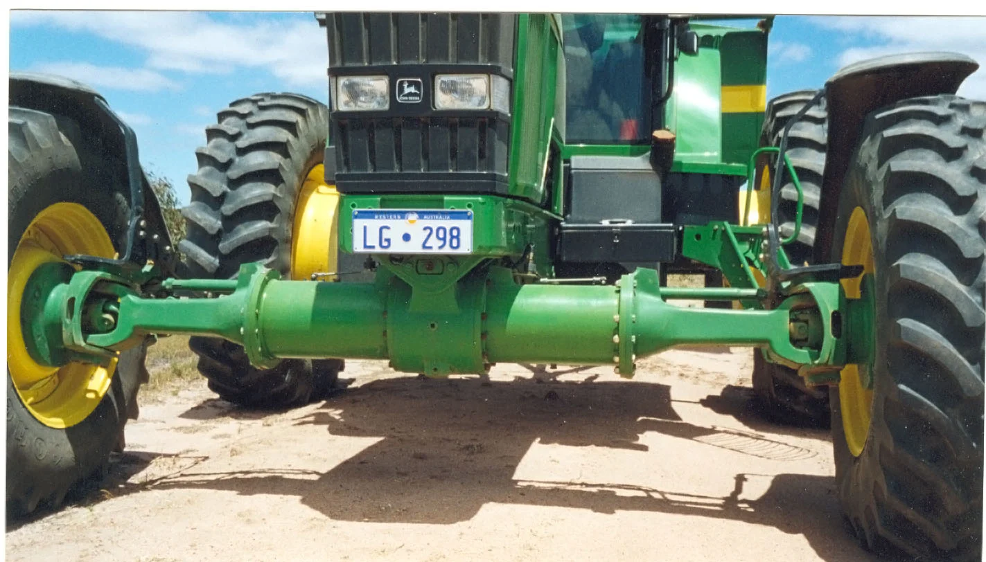 John Deere 7000 series 3m axle