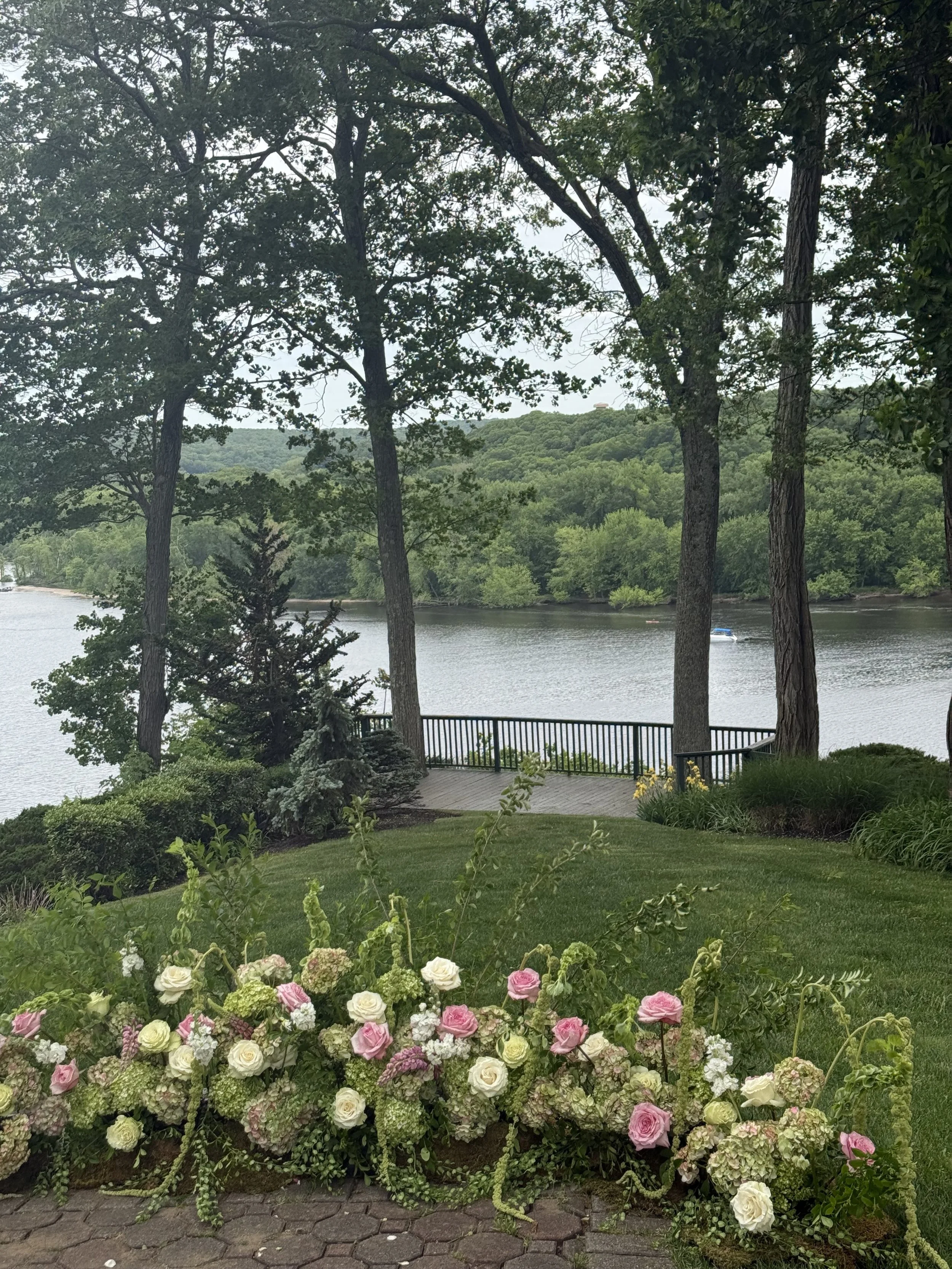 Why the Most Beautiful Weddings Feel Connected to Their Setting
