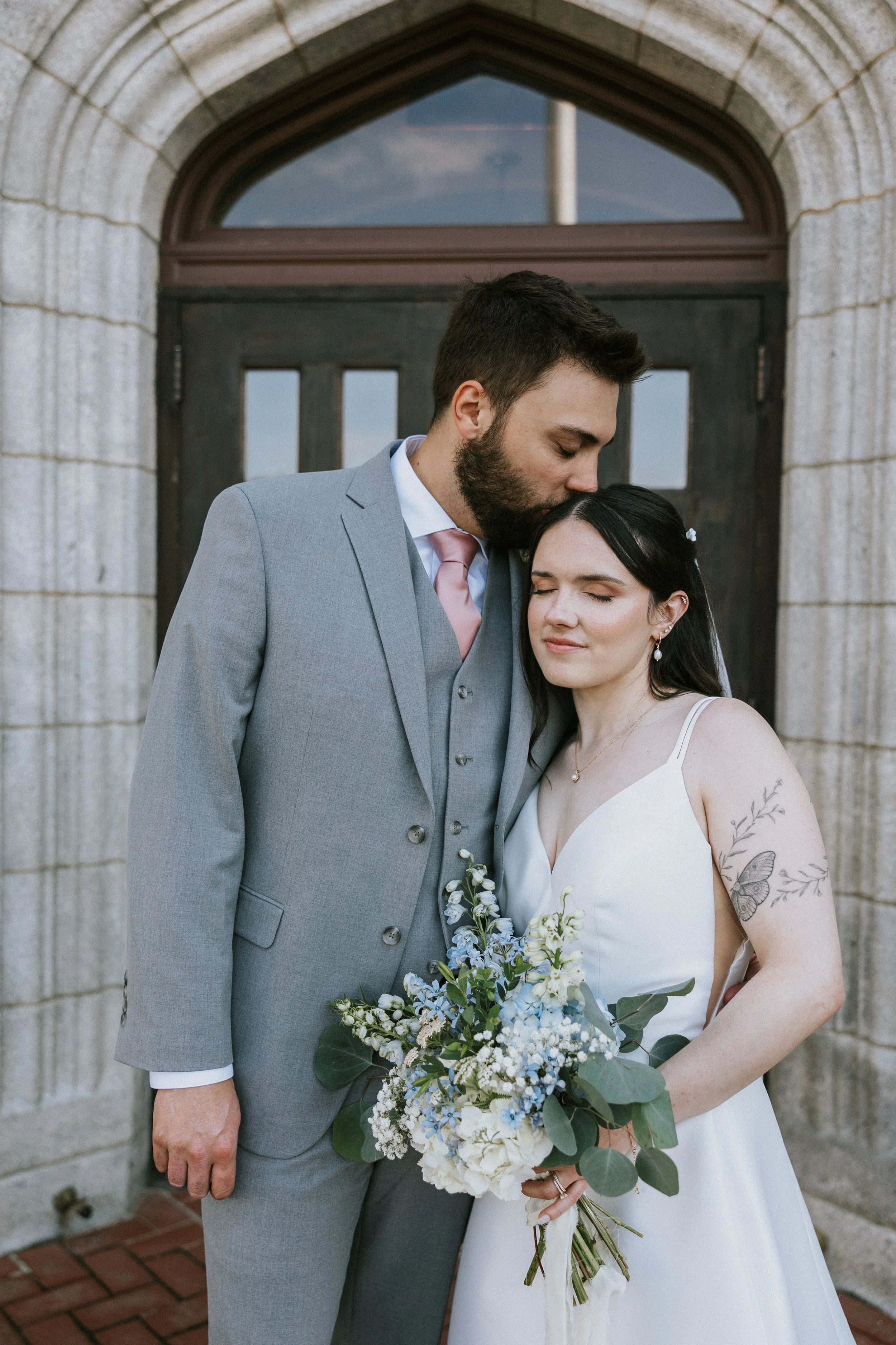 Simple Blue & white Branford House Wedding - photography -https://www.nlavignephotography.com/
