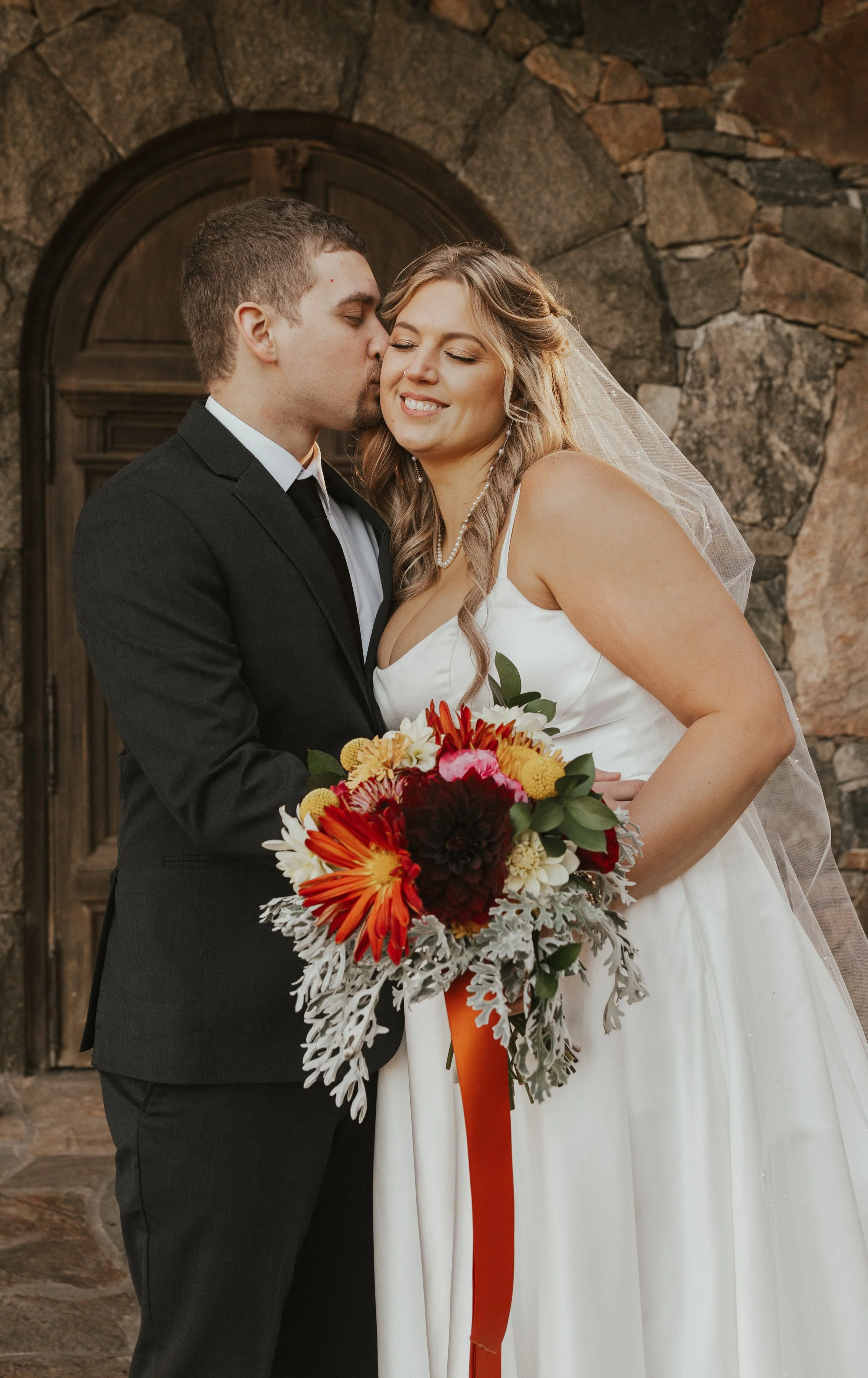 Britney & Alex. Falls Creek Farm, Voluntown, CT. Photography by Layne Ann Photography, CT photographer