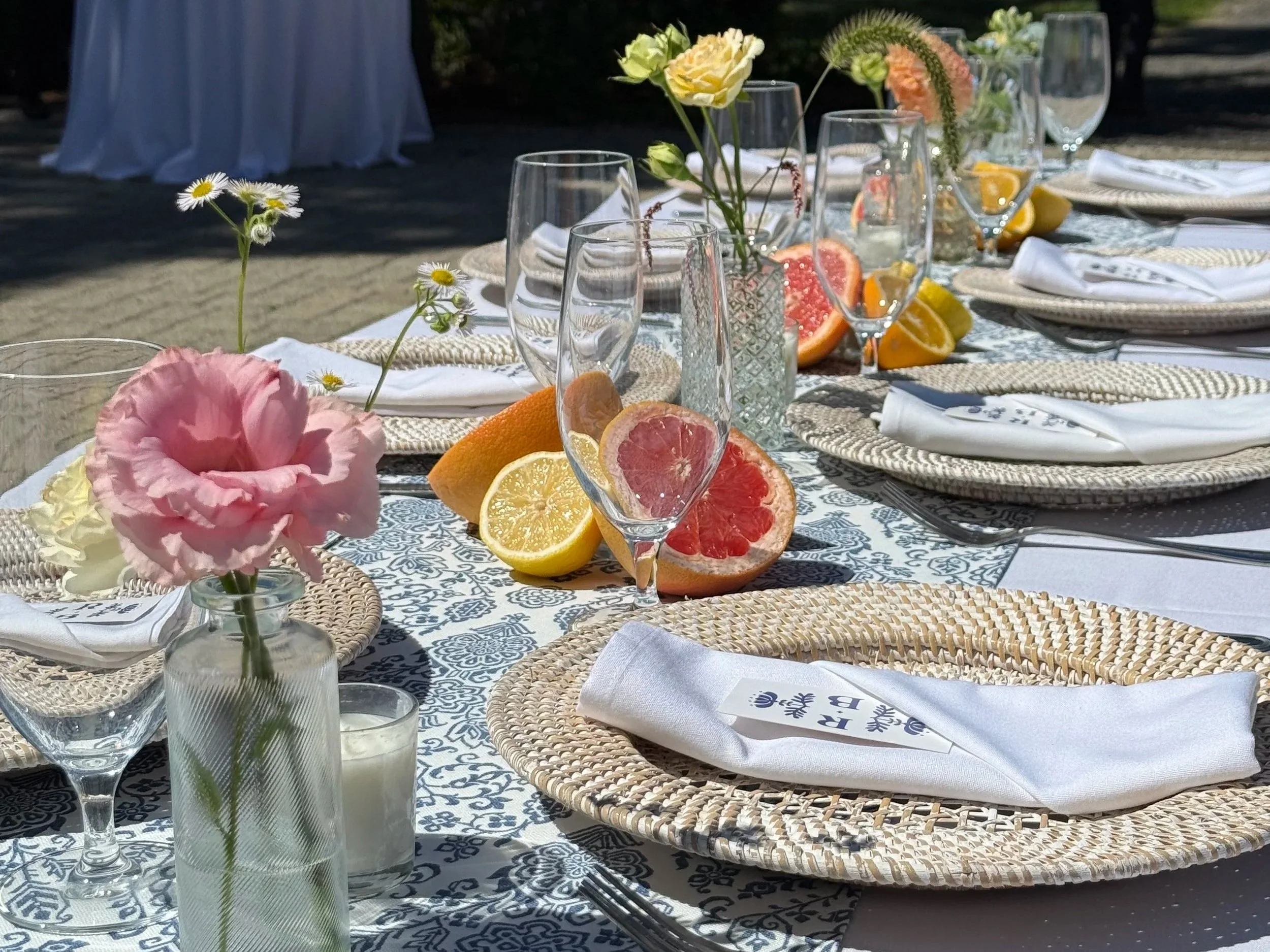 Citrus fruits on the reception tables of an outdoor coastal wedding