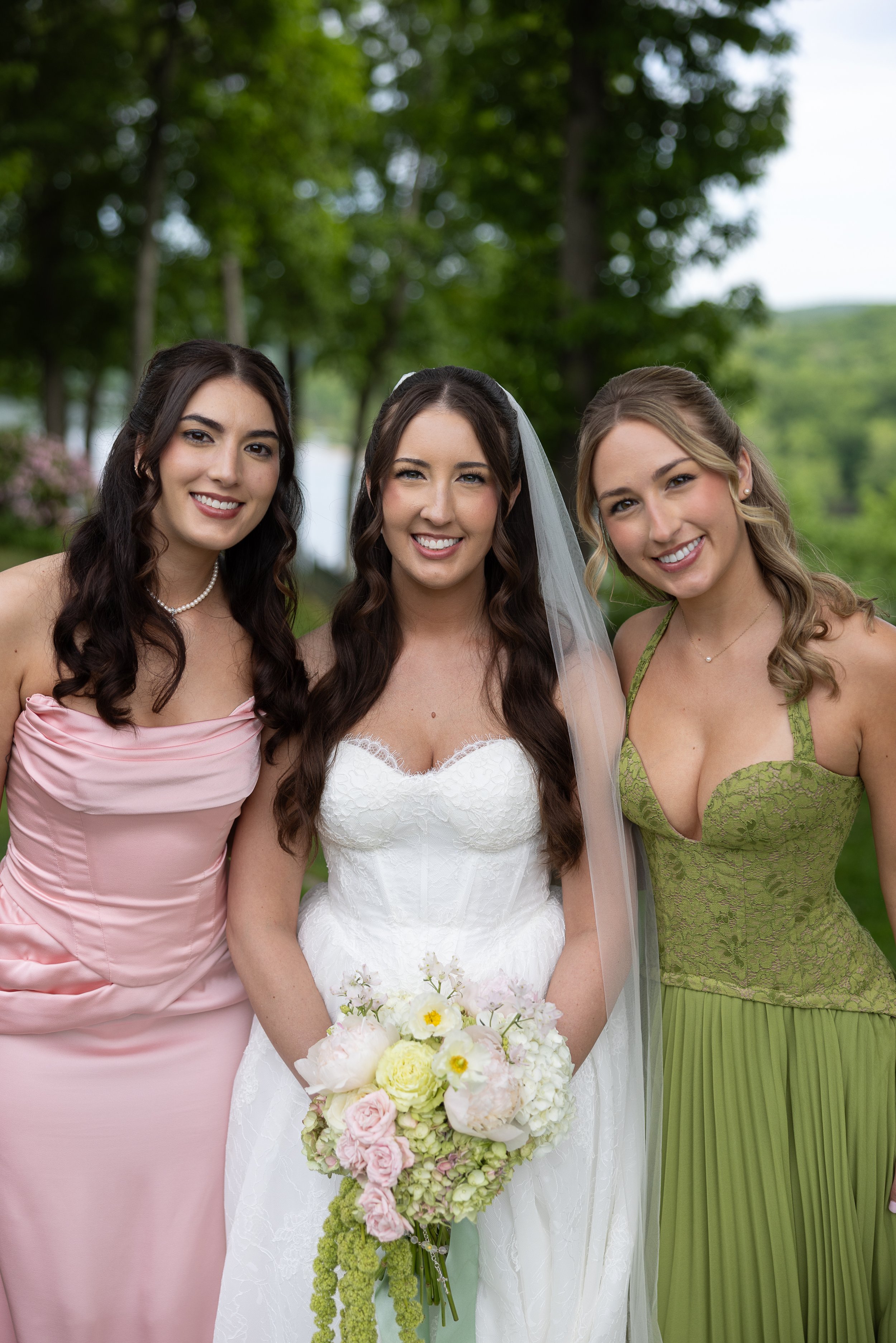 Talia and bridesmaids. Photo by Jessica Meade Photography