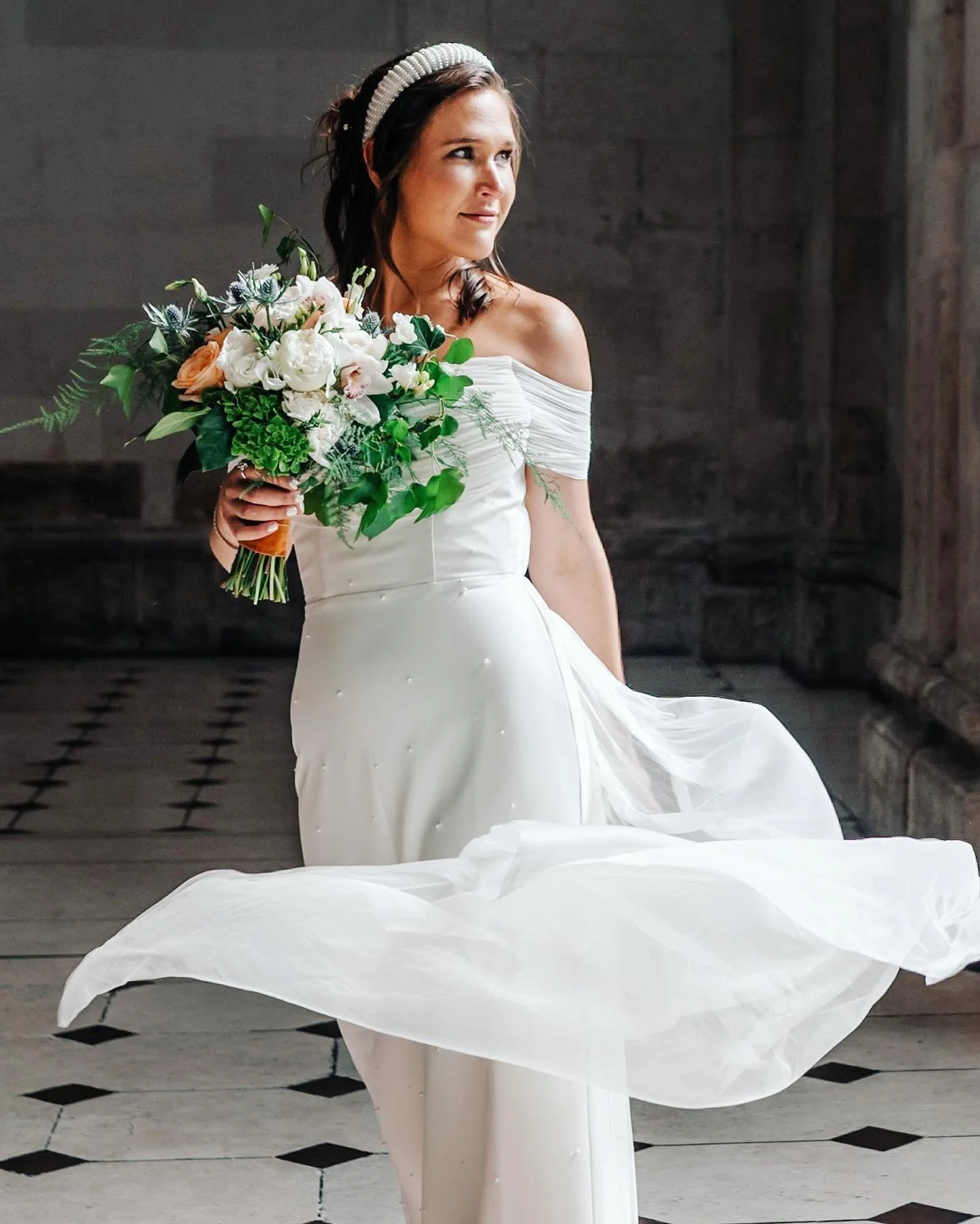 two of my dearest friends got married this year. I had the pleasure of designing flowers for both of them!
Julia and Kevin got married in Dublin amongst their closest friends and fam. we had so much fun bopping around town checking out local shops t