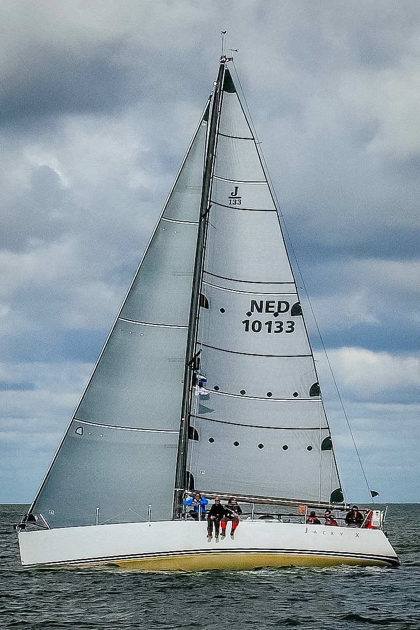 Grey double-sided taffeta Titanium sails on a J/133
