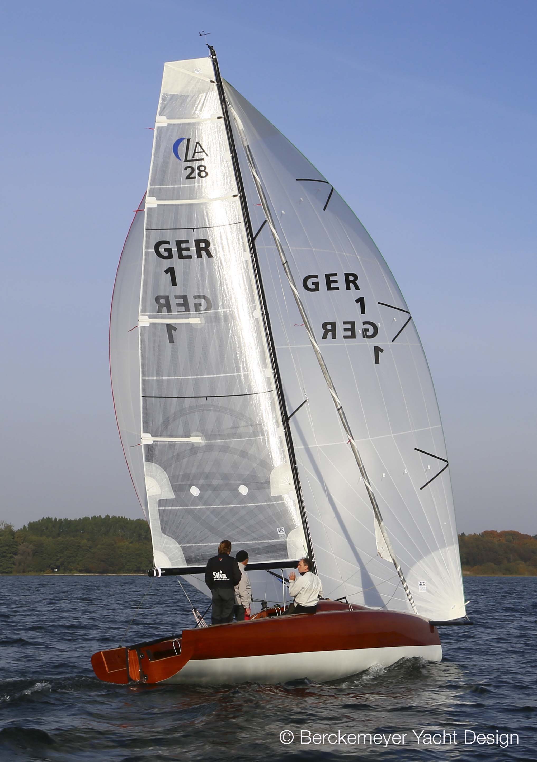 A Square-Top X-Drive mainsail on a 28-foot daysailer designed by Berkemeyer Yacht Design.