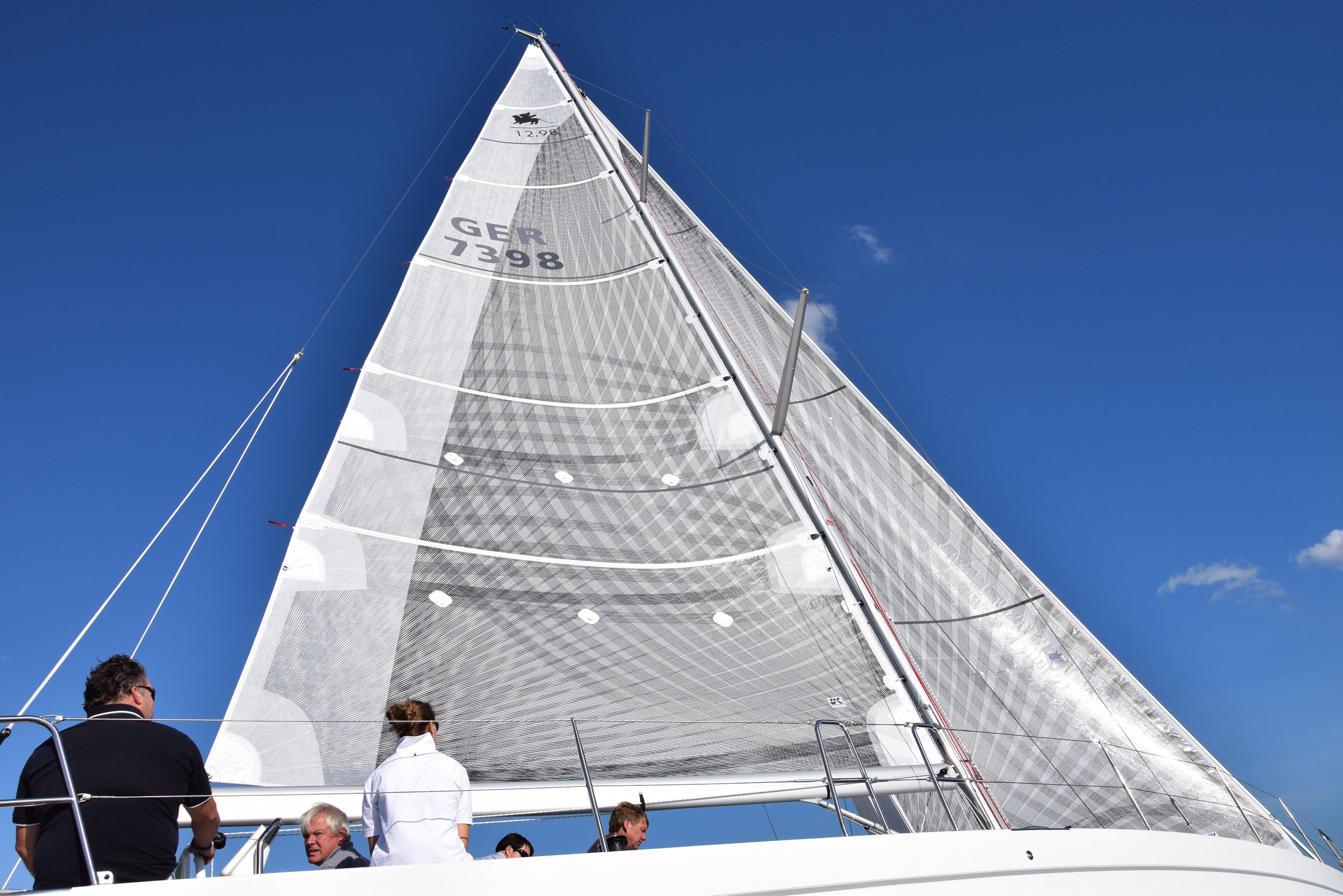 A full batten cruising mainsail with two rows of reefs made with carbon X-Drive. Notice the extra taffeta layer on the leech that increases longevity to prevent hinging damage induced by luffing.