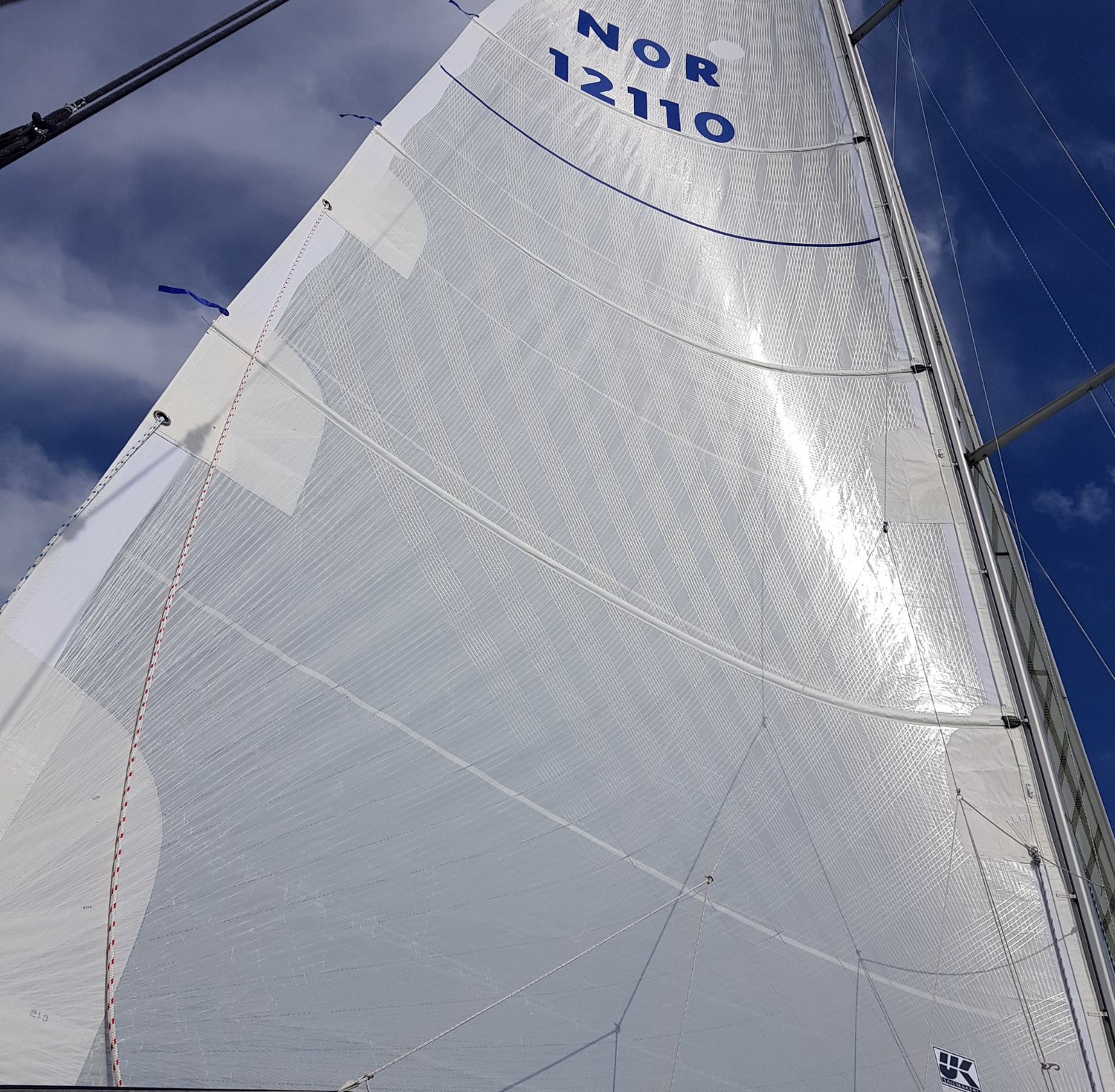A full-batten X-Drive Endure mainsail with Endumax fibers that virtually cover the whole surface of the sail.