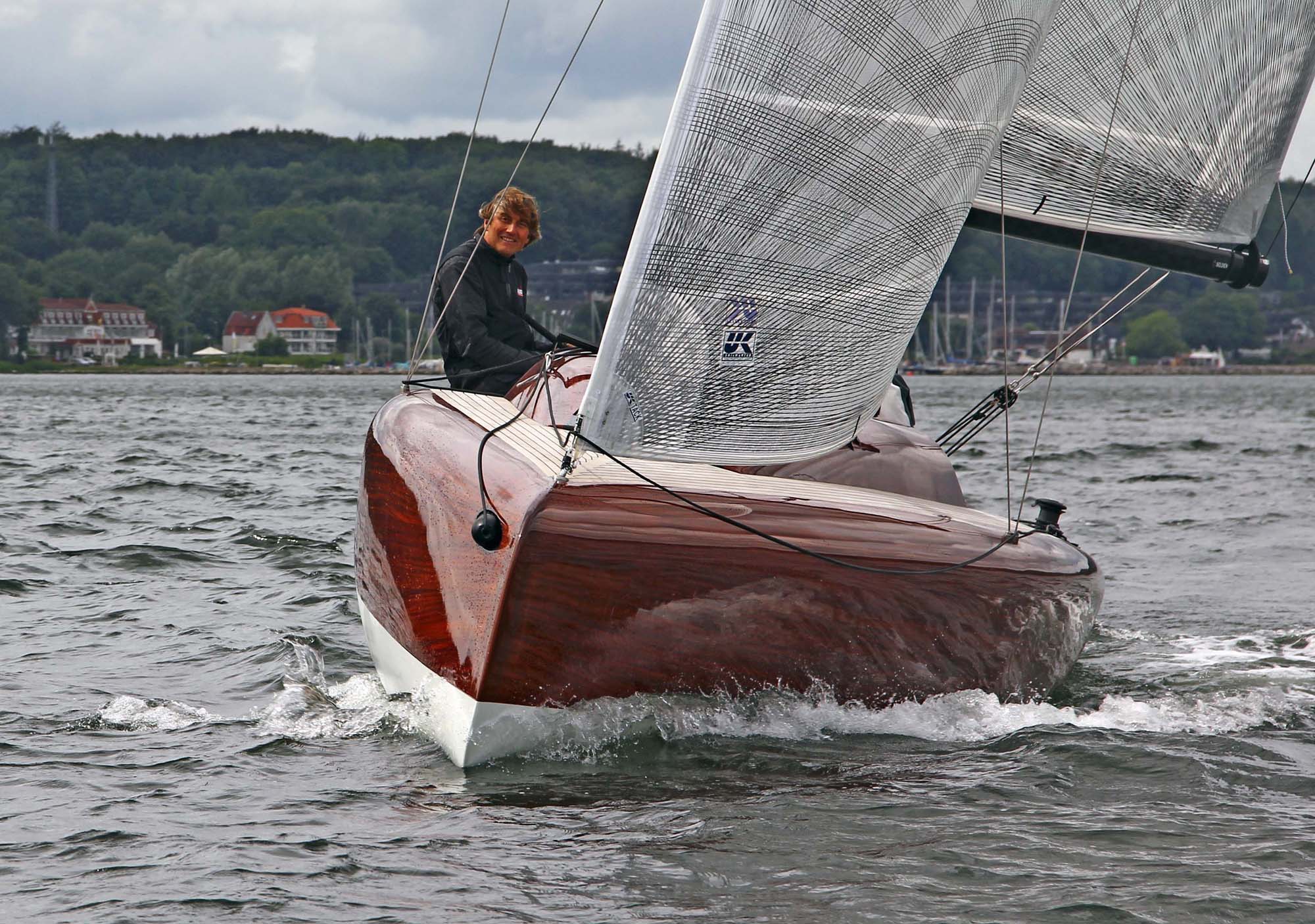 Einfach gutes Segel und ein schönes Boot. Dirk Manno segelt erfolgreich mit X-Drive® Segeln.