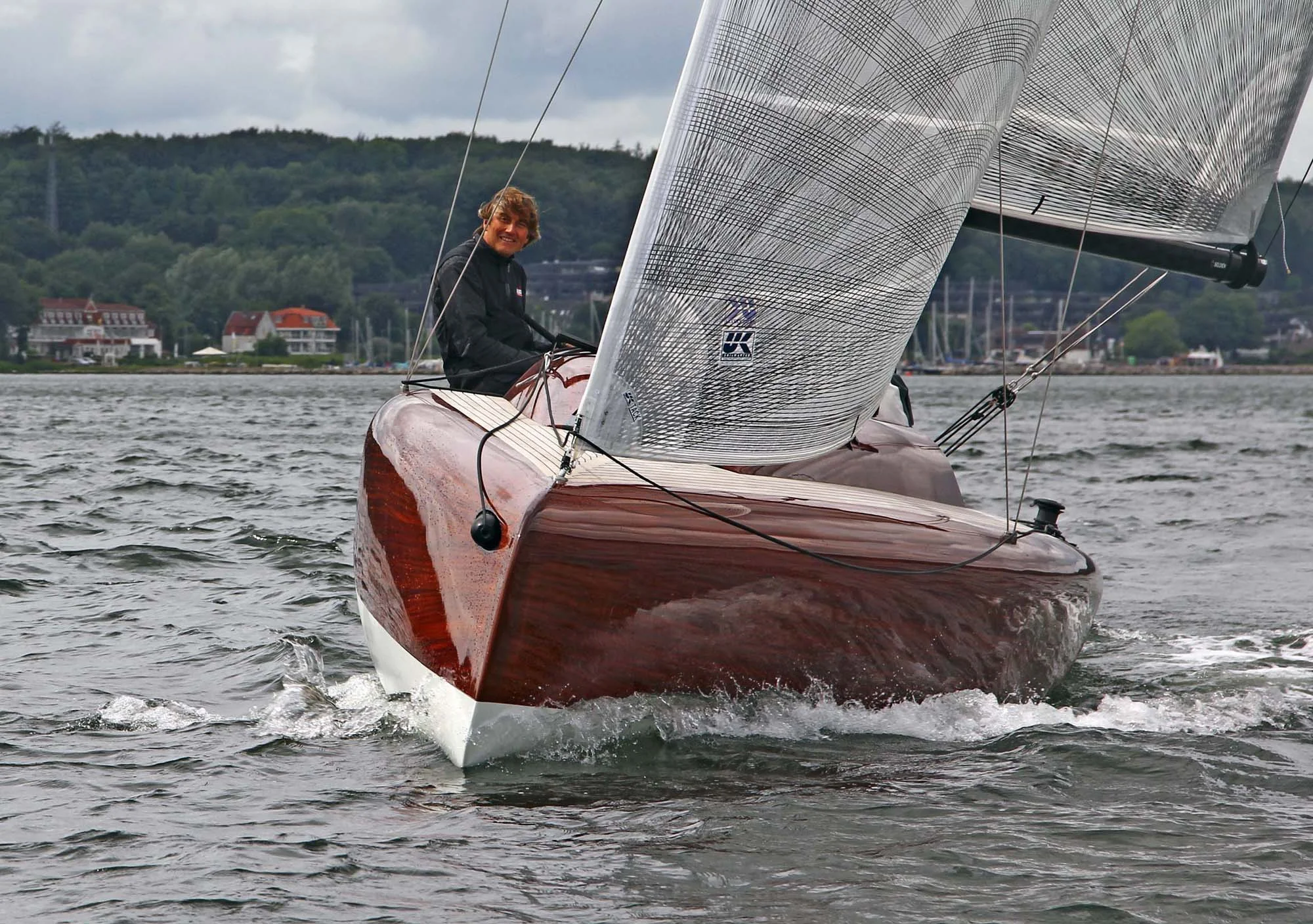 Schöne Segel, schönes Boot. Dirk Manno segelt mit X-Drive Segeln.