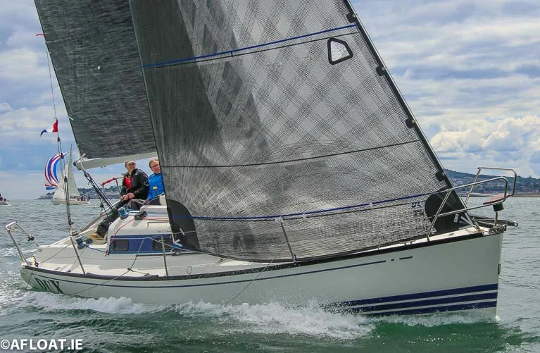 DUX’s X-Drive mainsail has a lightweight 5X5 Liteskin for extra durability on both sides of the sail since her mainsail is used in winds from next to nothing to over 30 knots. Her No. 1 genoa has no taffeta protective layer to keep it as light as possible.