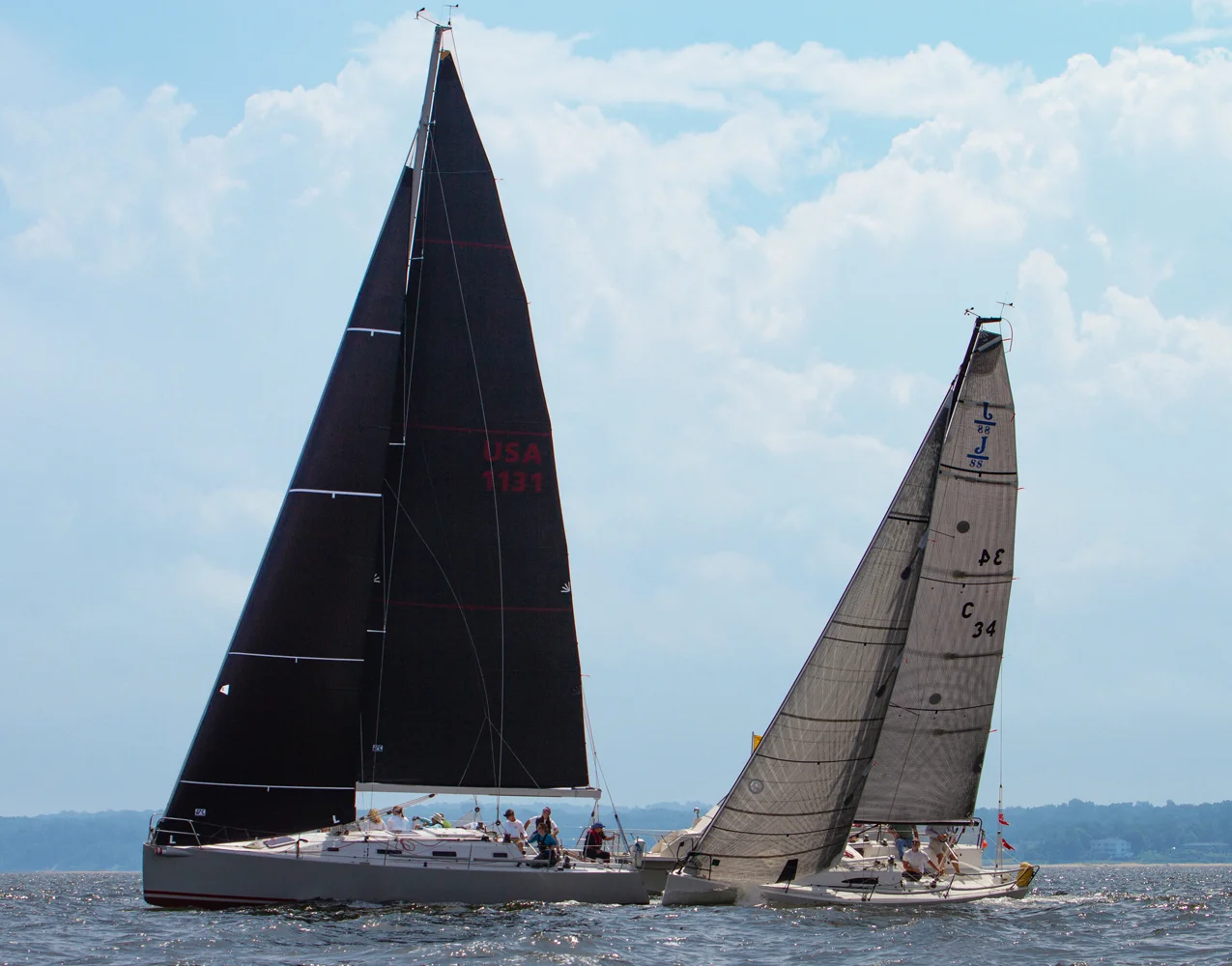 SOULMATES winning the start.