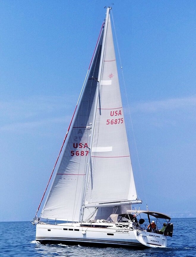 Der 1. Platz in der Zweihand-Segelklasse B wurde von Paul Hofer Jeanneau Sun Odyssey 509 SCARLET FEVER belegt.