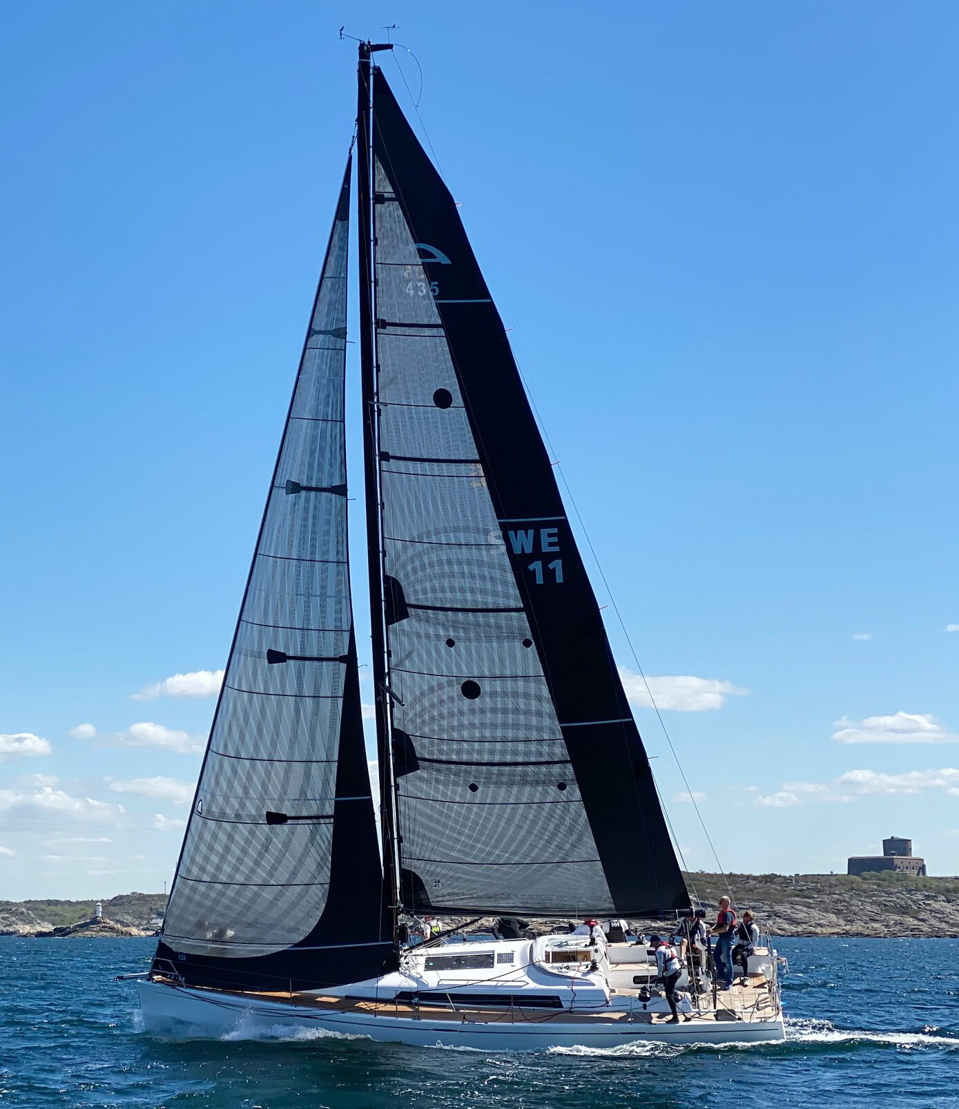 An Arcona 435 with X-Drive® carbon sails. Both sails have partial taffeta layers on their leeches for extended durability. The jib has minimal extra taffeta to save weight. Photo by Peter Gustaffson/Blur.se