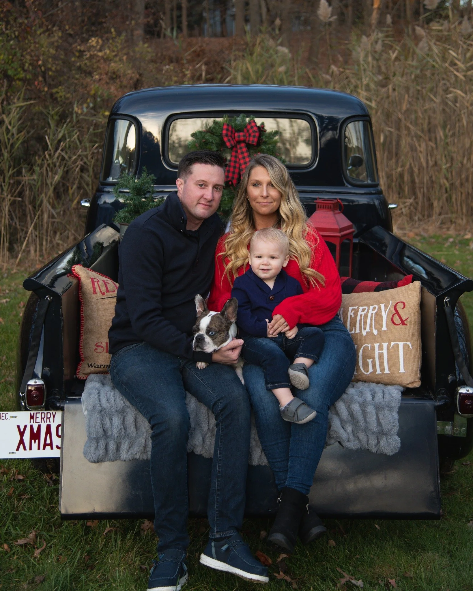 Our most popular mini session is BACK!
Vintage Christmas Truck Minis will take place November 1 &amp; 2 📸

Come cozy up on the back of a 1950 Chevy pick-up truck decked out in the cutest holiday d&eacute;cor, and capture the perfect photo for your f