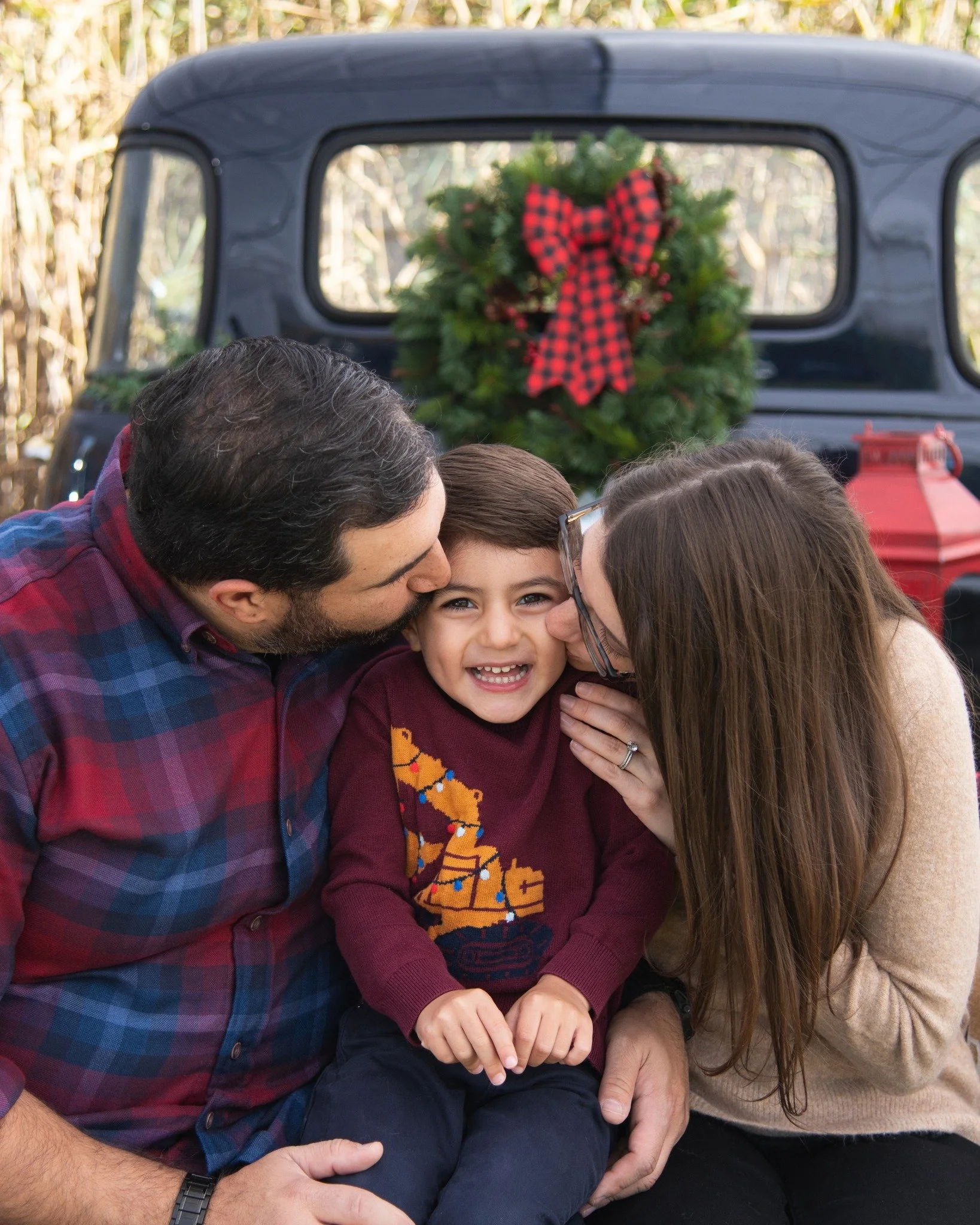 Still smiling from an amazing Fall Minis weekend! ππΈ
We’re rolling into Vintage Truck Minis next, Sunday is sold out, but a few Saturday slots are open. These will go fast and we’re only doing ONE weekend! Snag your spot on our website!