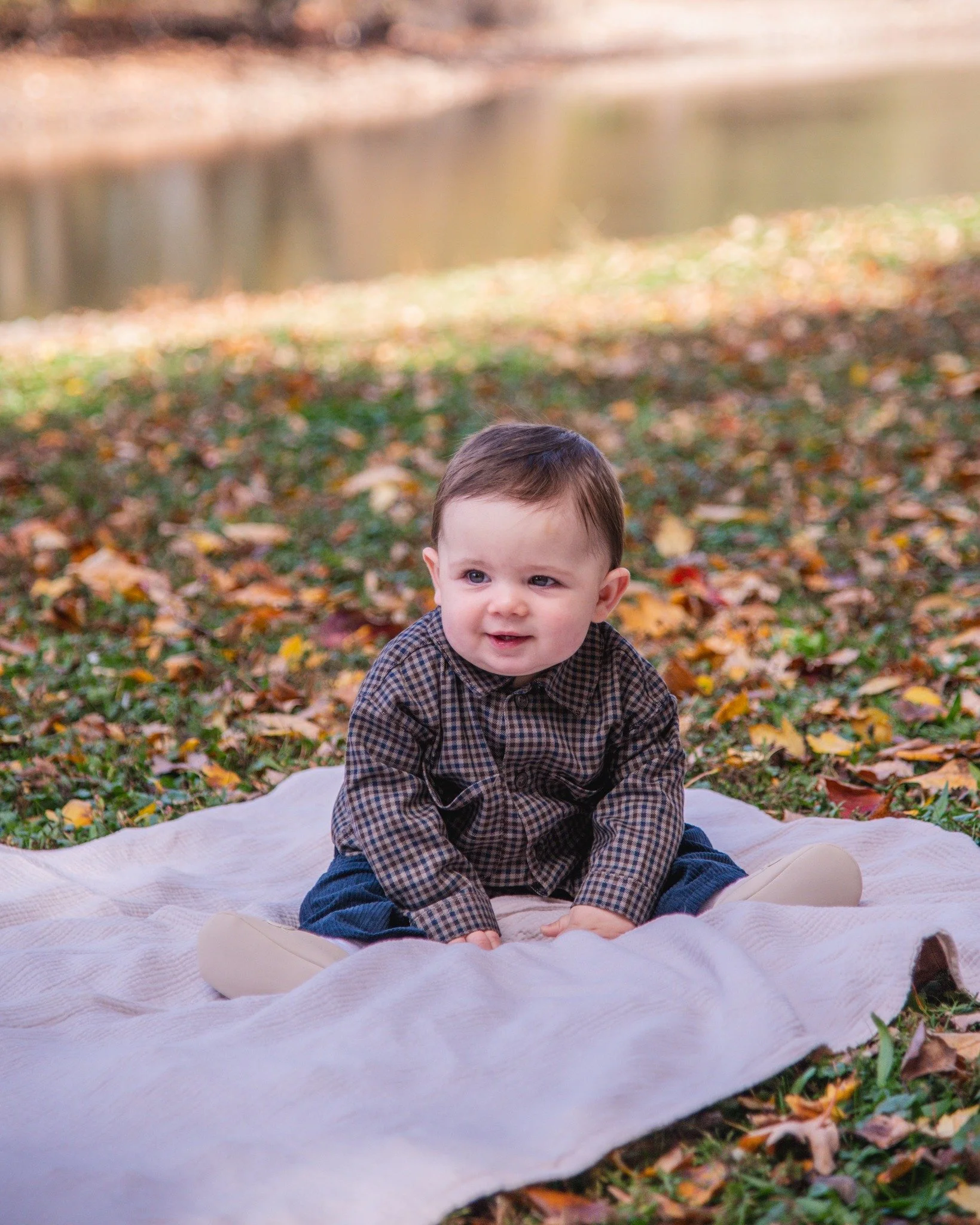 🍂 Look at this little cutie!! 😍 His expression is exactly how we feel about FALL! 🍁📸

Our Fall Mini Sessions are booking now, so don&rsquo;t wait to grab your spot! We can&rsquo;t wait to capture some beautiful fall memories with you and your fam